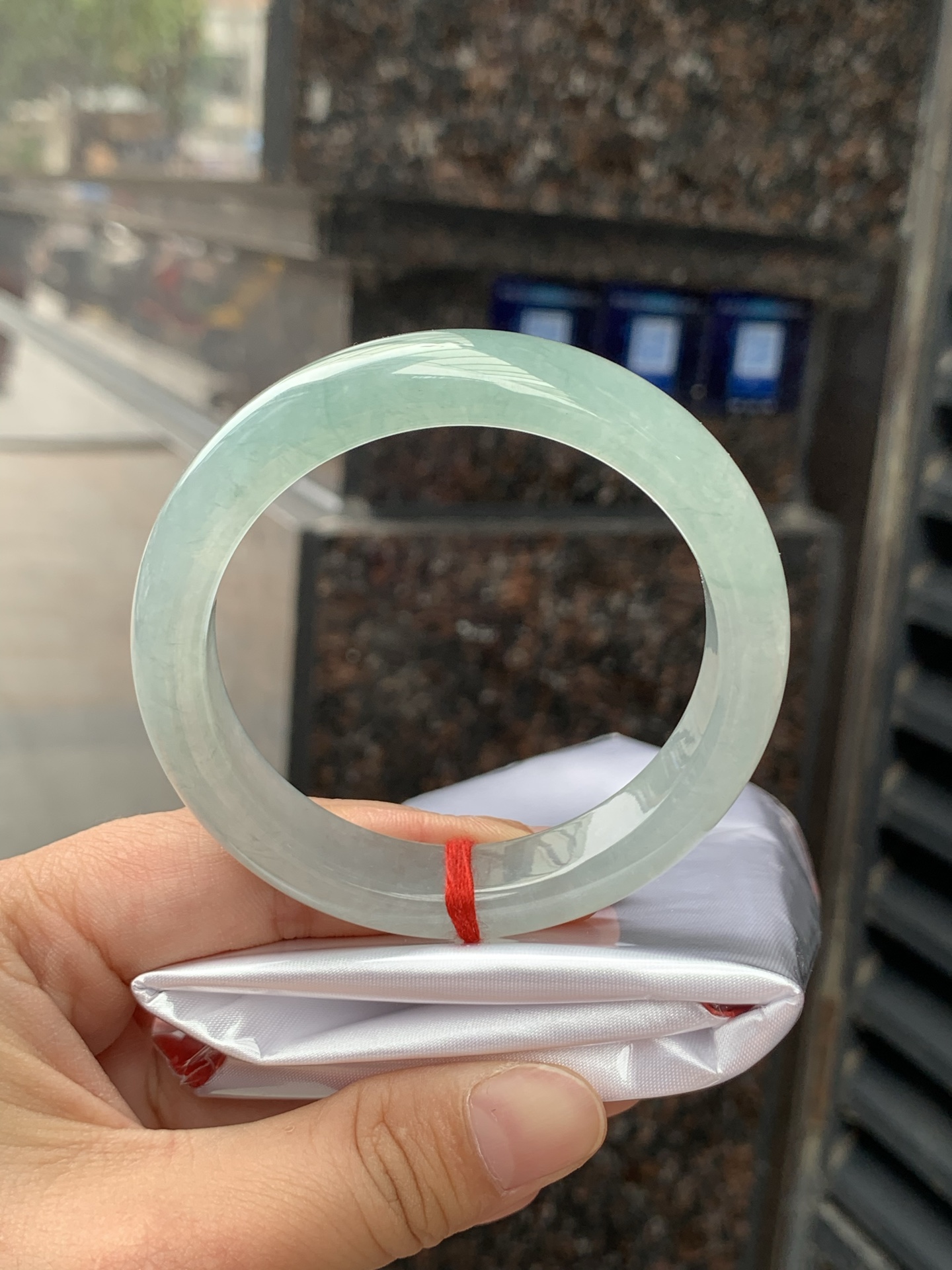 半山水正圈，55.6/12.4/8.5，0504-N621，打灯多处细纹，底妆水润细腻，半山半水天然