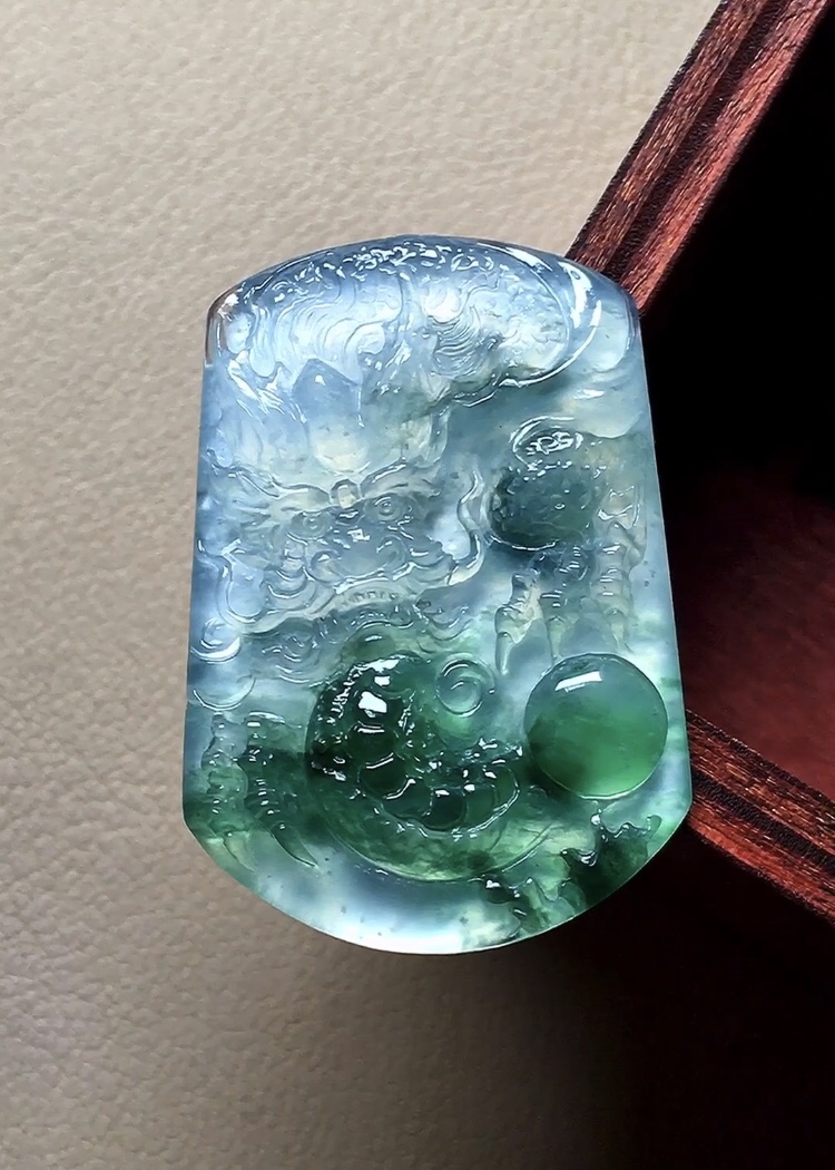 ️ 玻璃种绿花龙牌 飘花青翠漂亮，工艺精湛霸气十足，无裂尺寸31.2*21.3*3.6