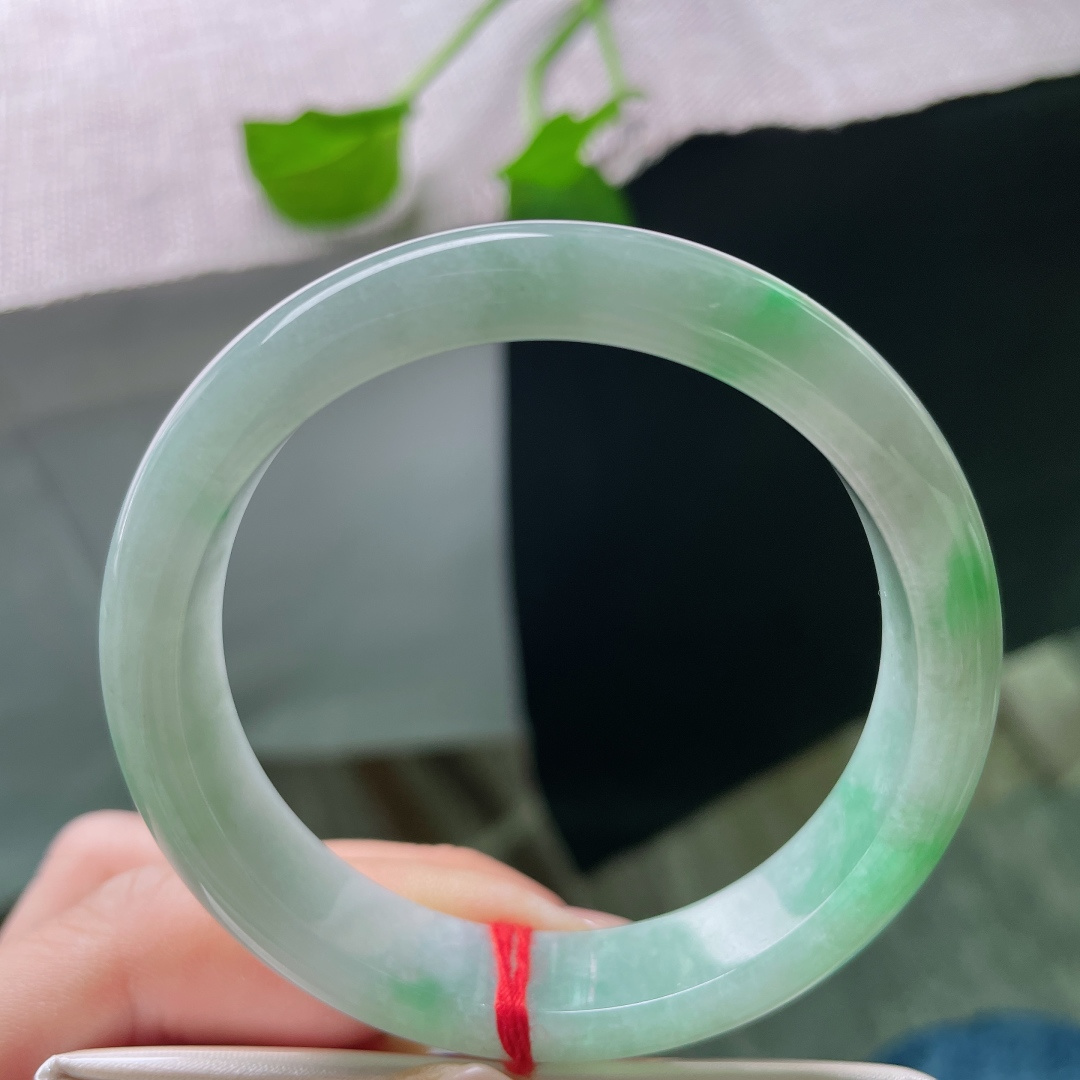 53.6/11.9/7.6飘绿正圈，水头好，肉质细腻，点翠千金，充满活力，皮纹，ss52562a