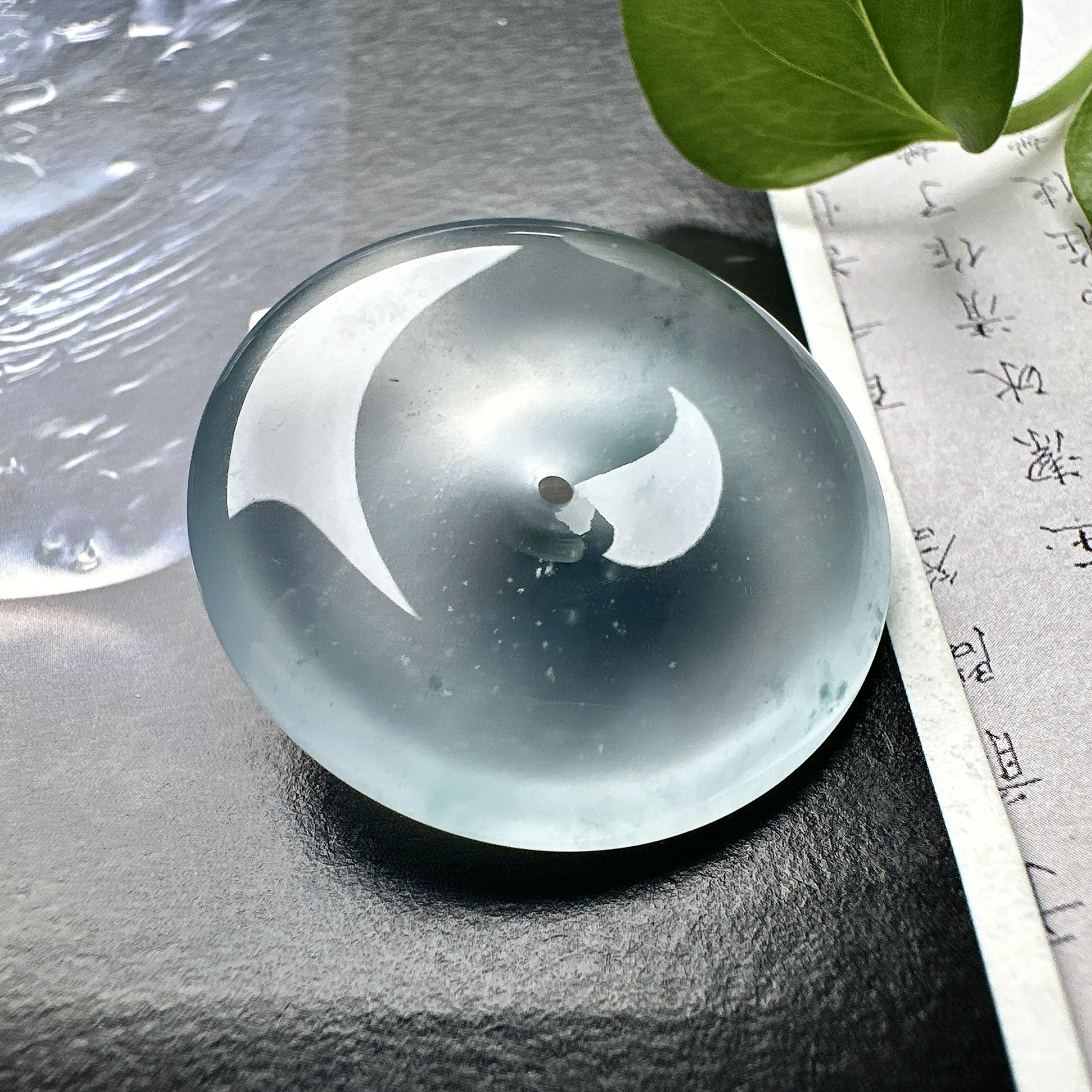 【冰种飘花平安扣】质地非常细腻，冰润十足，种老冰透，收藏品质