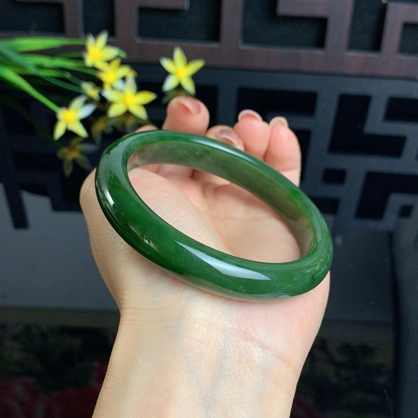 和田玉碧玉62圈菠菜绿碧玉手镯！玉质细腻油润 底色纯净 无纹裂 脂粉好，品质高。