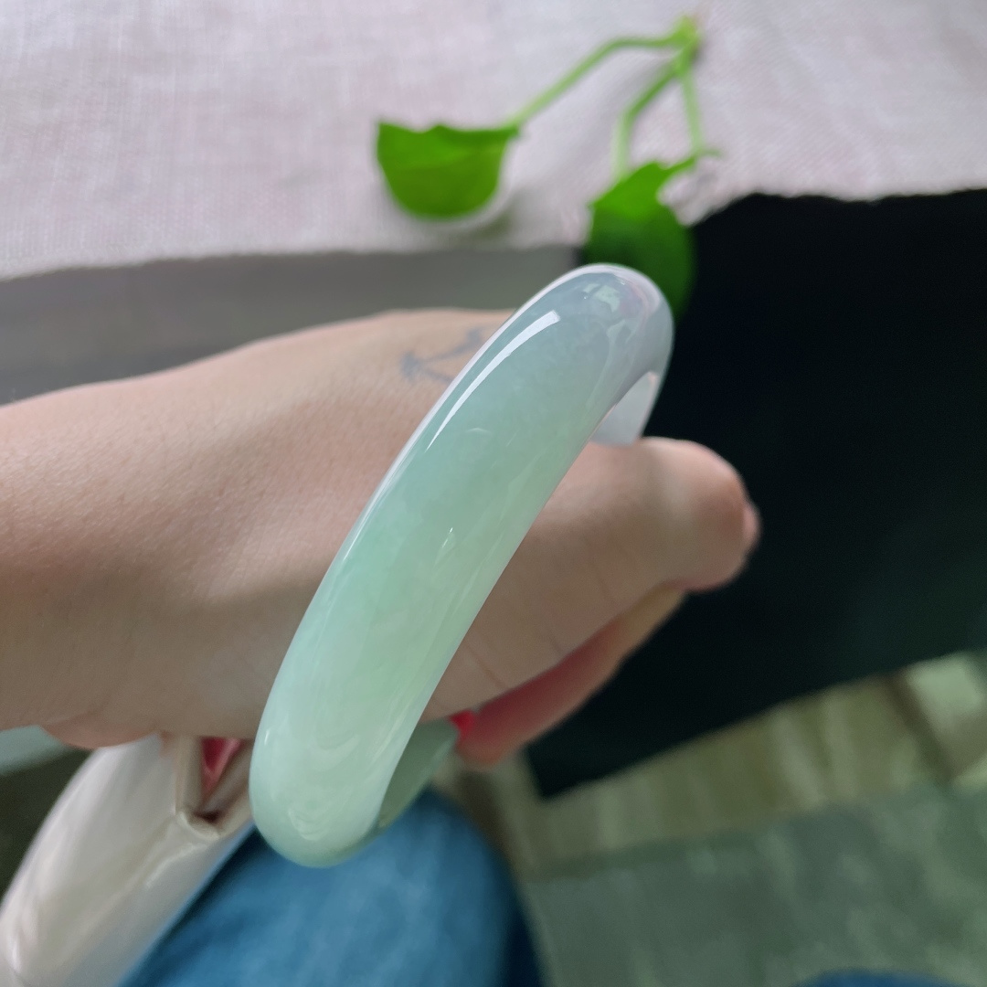 57.8/13.4/9.1，春带彩正圈，水润，清秀迷人，如烟紫，如水绿，交织在冰底之上，像极了江南的烟雨朦胧。无裂，ss51719a