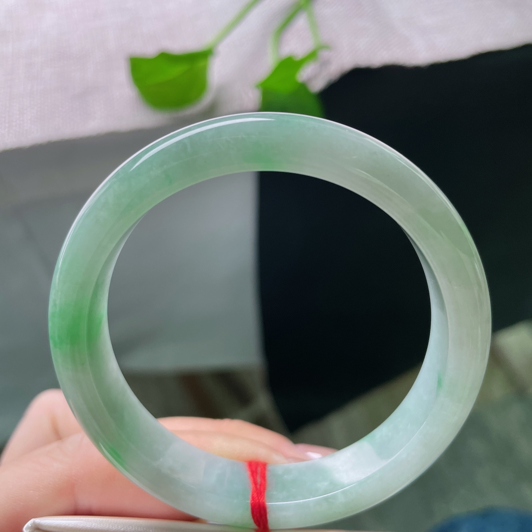53.6/11.9/7.6飘绿正圈，水头好，肉质细腻，点翠千金，充满活力，皮纹，ss52562a
