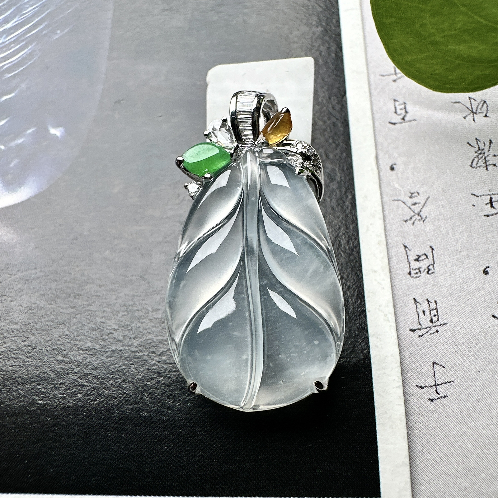 【冰种叶子】金枝玉叶，质地细腻，冰润透亮，光泽出众，18k金钻镶嵌