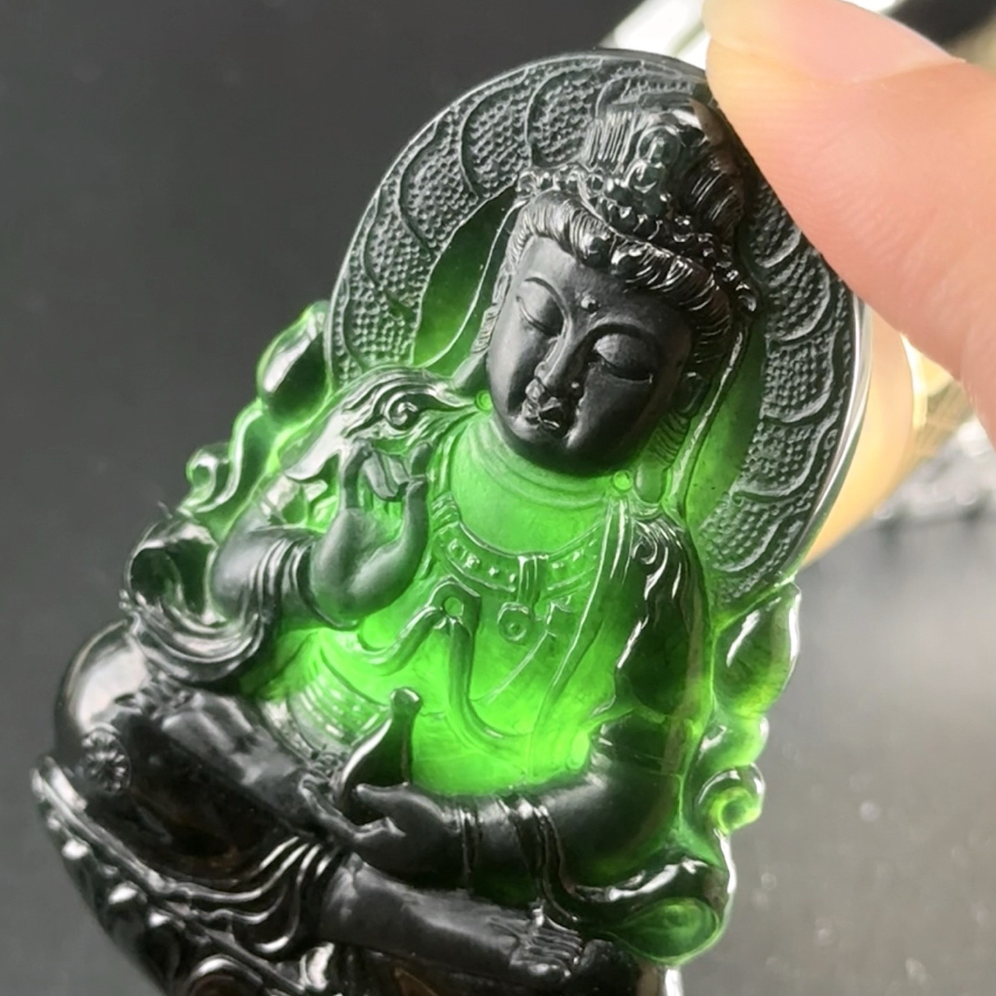 精品墨翠观音挂件 种好色正 黑度极好 打灯通透 油性十足  尺寸61.8