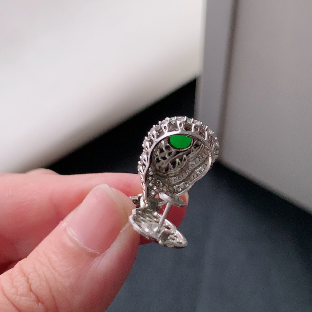 冰阳绿葫芦吊坠，玉质细腻，色泽鲜阳，上身彰显气质，货号55502，24.4/12.1/9