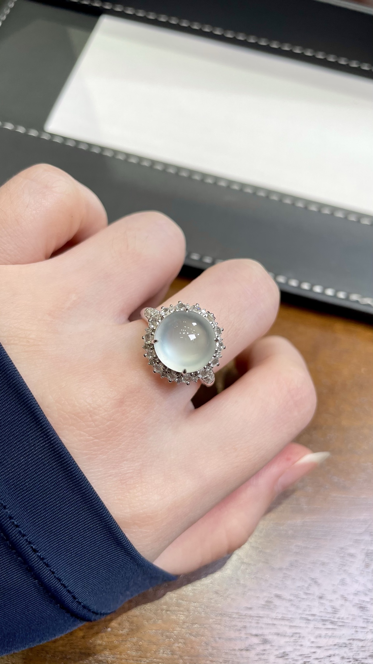 玻璃种冰蛋面戒指&吊坠两用款 · 高品质美物，18K · 裸：10.8*10.8*5.1mm