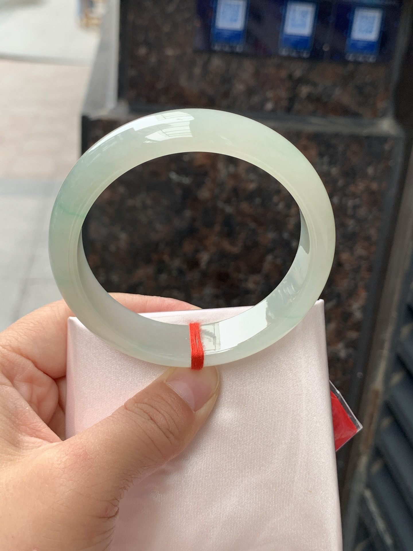 宽版飘花正圈，58.5/15/7.6，0505-N622-2，底妆胶润整圈晴底色干净清爽，版型宽版，上手大气耐看，无裂