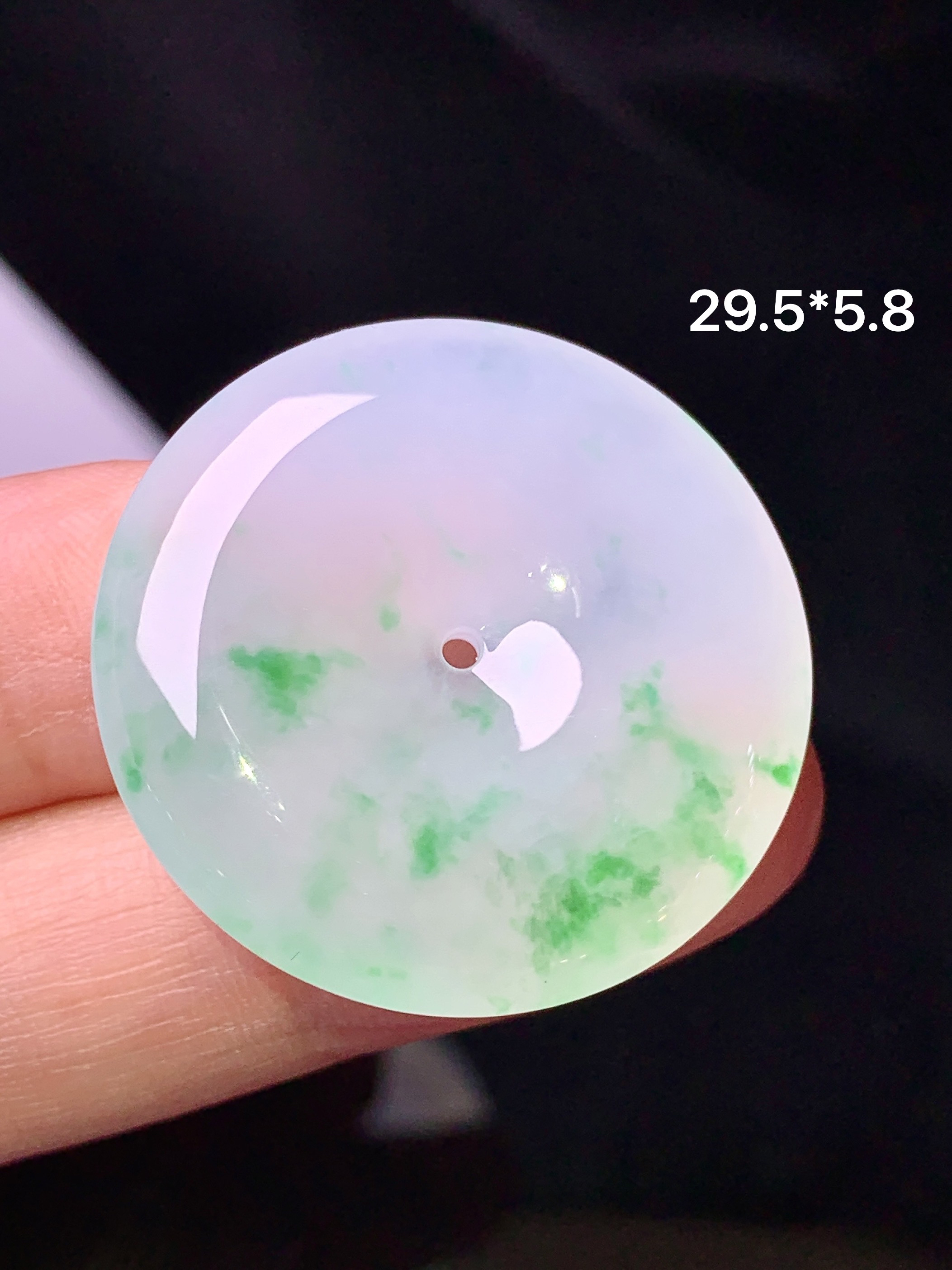 飘绿平安扣吊坠 玉质细腻 色泽艳丽清新 水润亮眼 整体尺寸29.5*5.8 x1