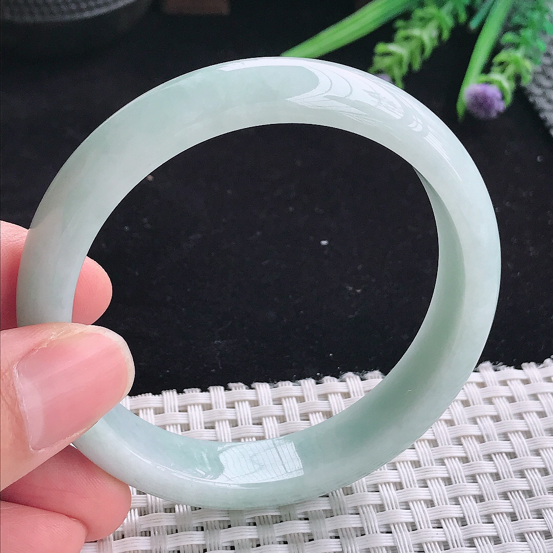 自然光57.5/12.8/7.6老坑秀气温润浅绿色宽边手镯平安镯翡翠玉镯美人镯