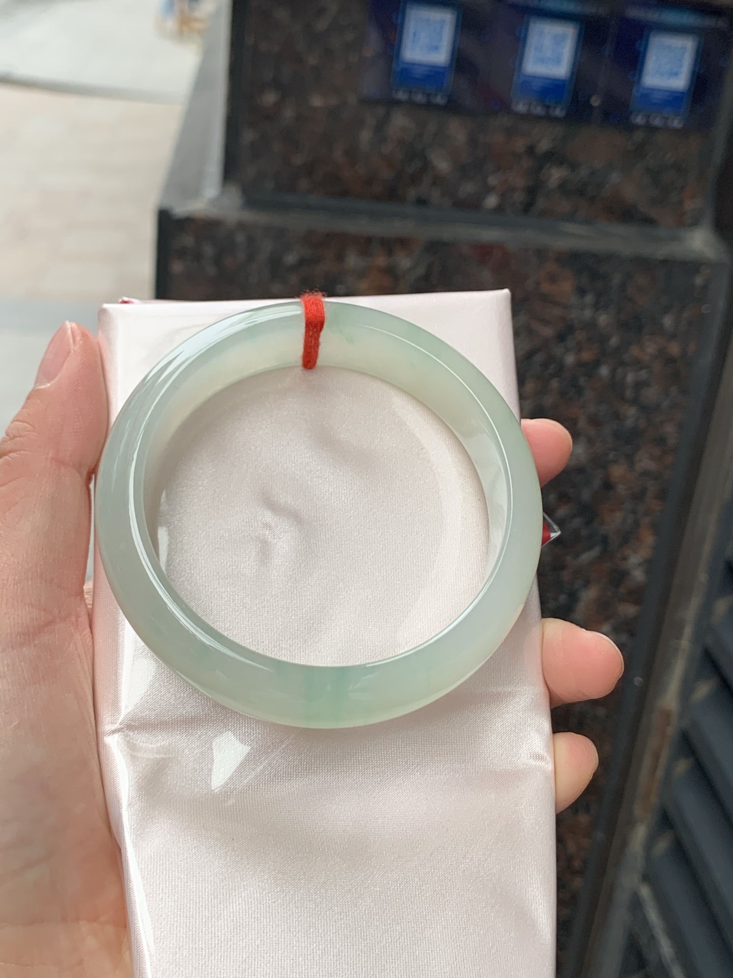 宽版飘花正圈，58.5/15/7.6，0505-N622-2，底妆胶润整圈晴底色干净清爽，版型宽版，上手大气耐看，无裂