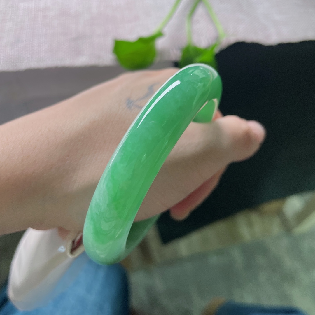 58.3/12.7/9.1，绿底正圈，满翠，有一种‘深林人不知，明月来相照’的幽静。晶体纹，ss55089a