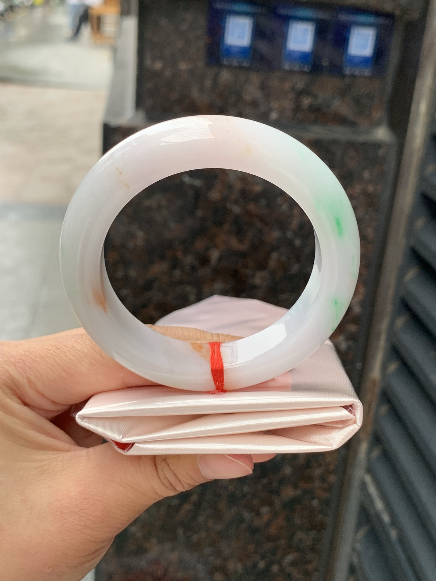 黄加绿正圈，56-13.3-10.6，0505-158-21，打灯有纹，底妆细腻，黄加绿特色