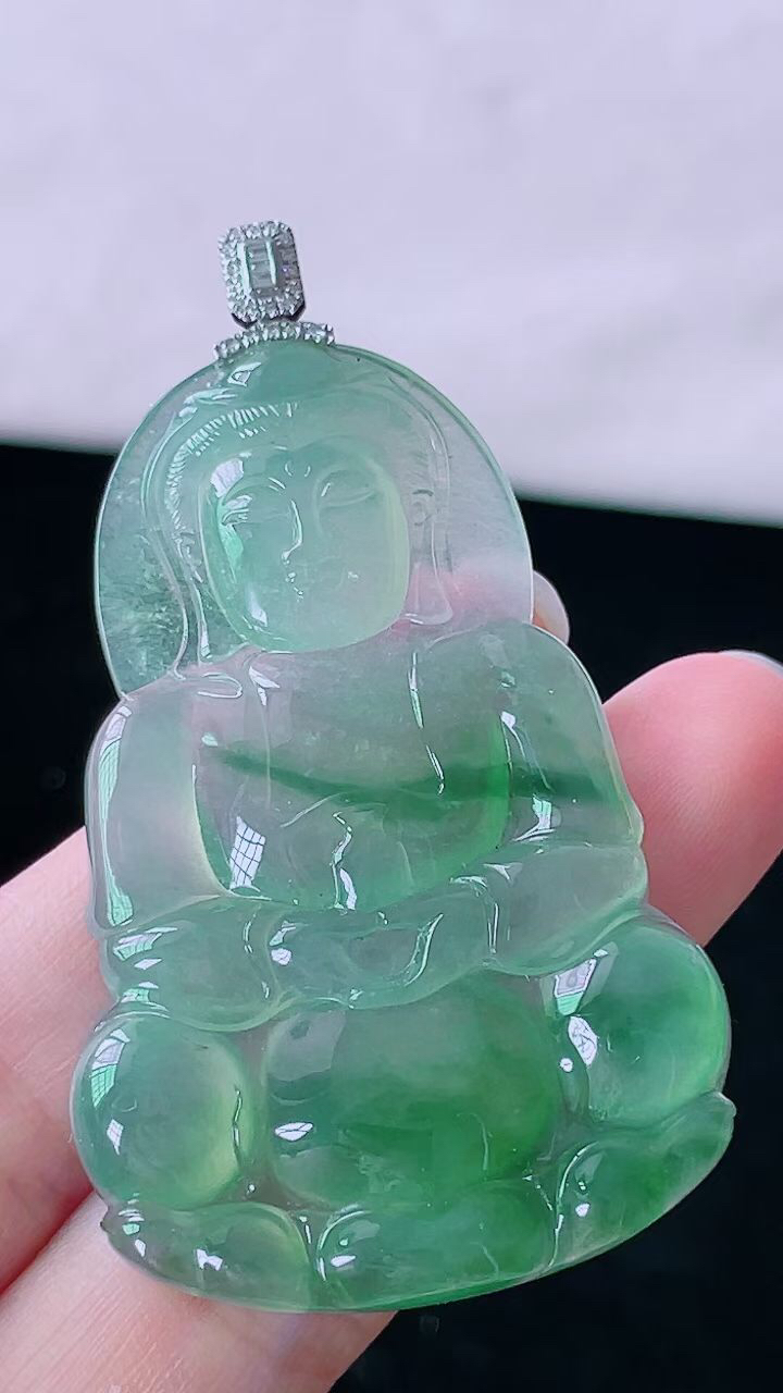 【翡翠名称】18K金镶冰飘花观音吊坠
【翡翠尺寸】裸石52.5/35.3/4.7mm
【翡翠描述】宝贝种老水足，玉质细腻，色泽靓丽，性价比高，佩戴效果好！
【其它赠送】权威证书/精美挂绳盒子/支持全国复检