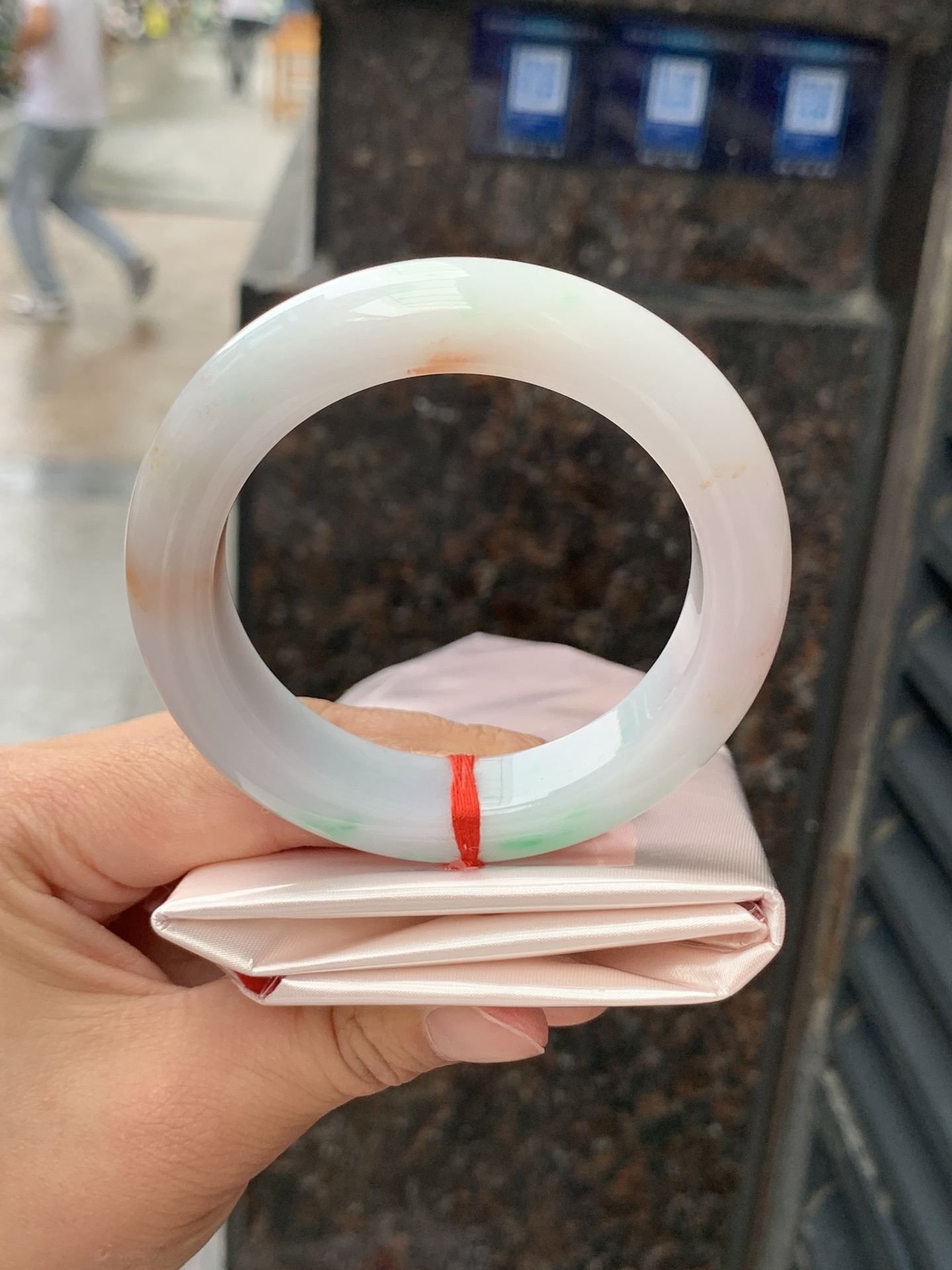 黄加绿正圈，56-13.3-10.6，0505-158-21，打灯有纹，底妆细腻，黄加绿特色