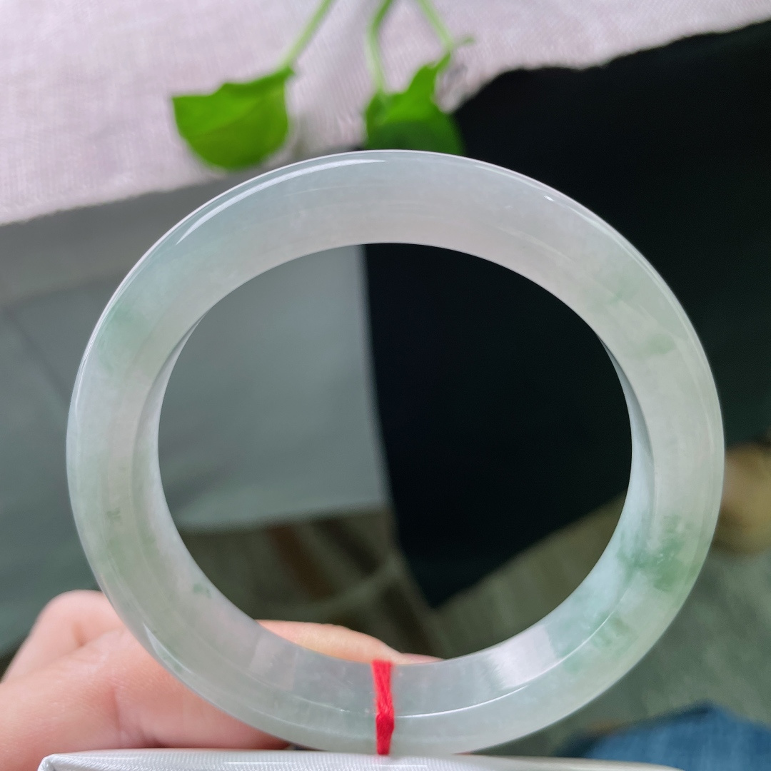 飘花正圈，冰润细腻，种水十足，若隐若现，皮纹，ss55048a