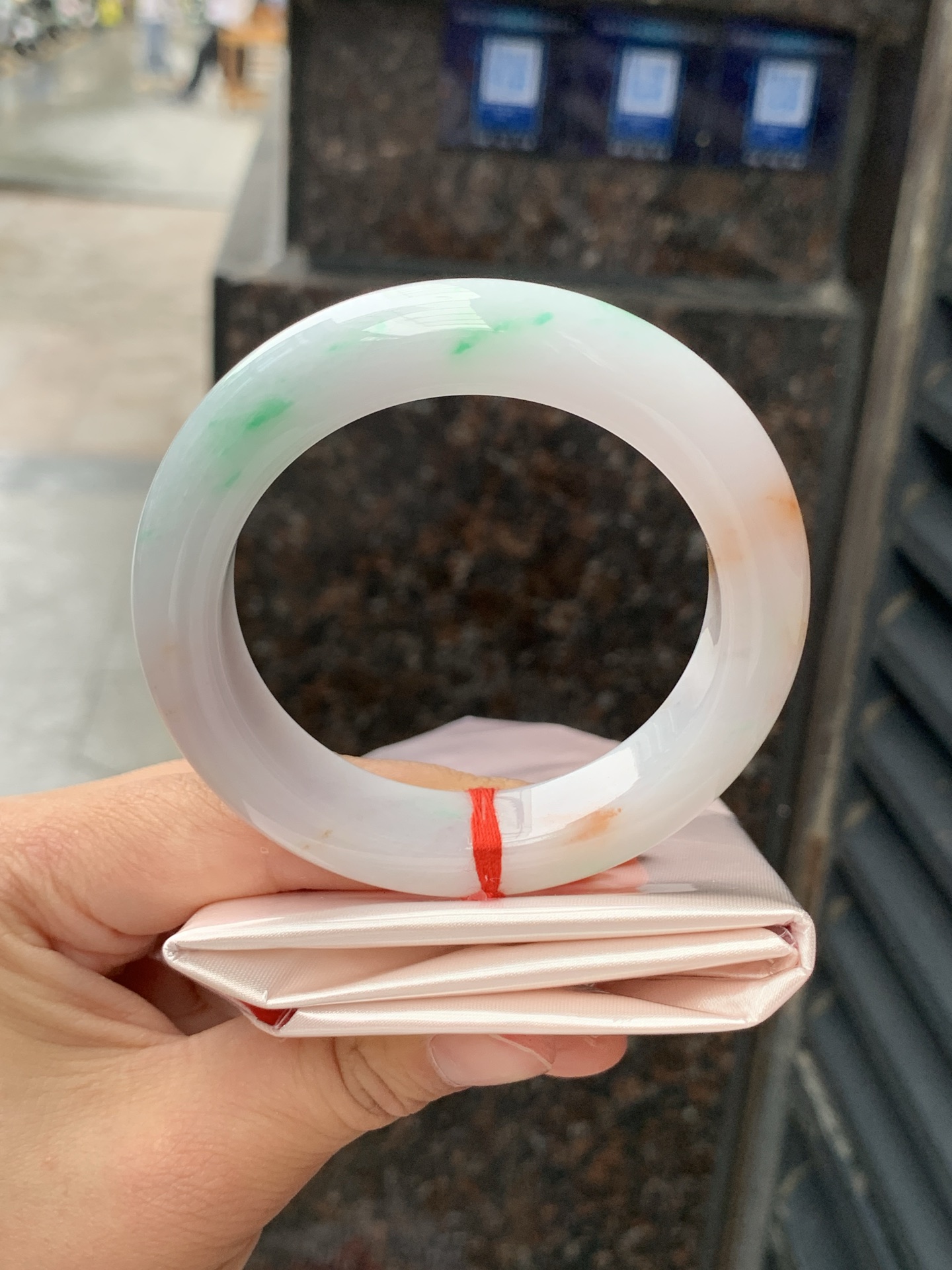 黄加绿正圈，56-13.3-10.6，0505-158-21，打灯有纹，底妆细腻，黄加绿特色