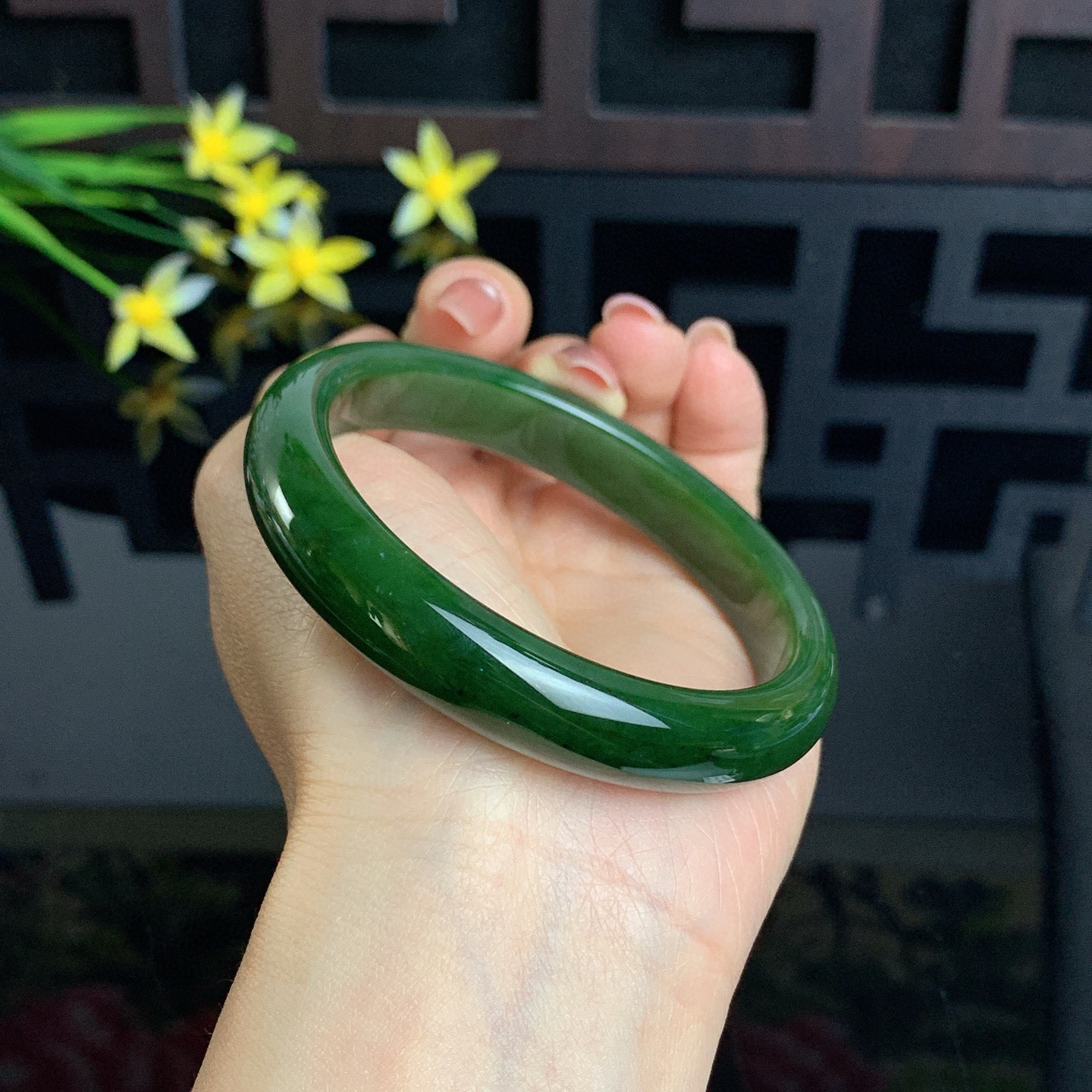 和田玉碧玉62圈菠菜绿碧玉手镯！玉质细腻油润 底色纯净 无纹裂 脂粉好，品质高。