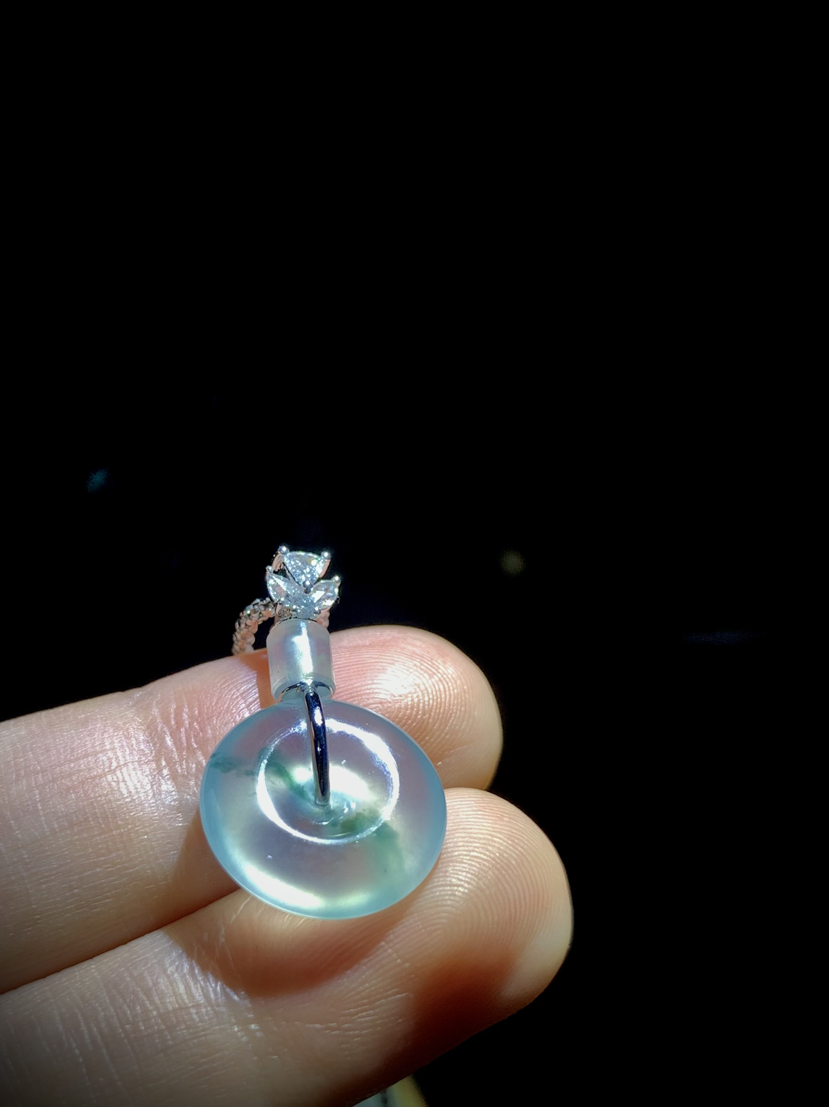飘花平安扣子，26-裸石15.3-4.8mm，
3.3g，18K金，南非钻，不配链
