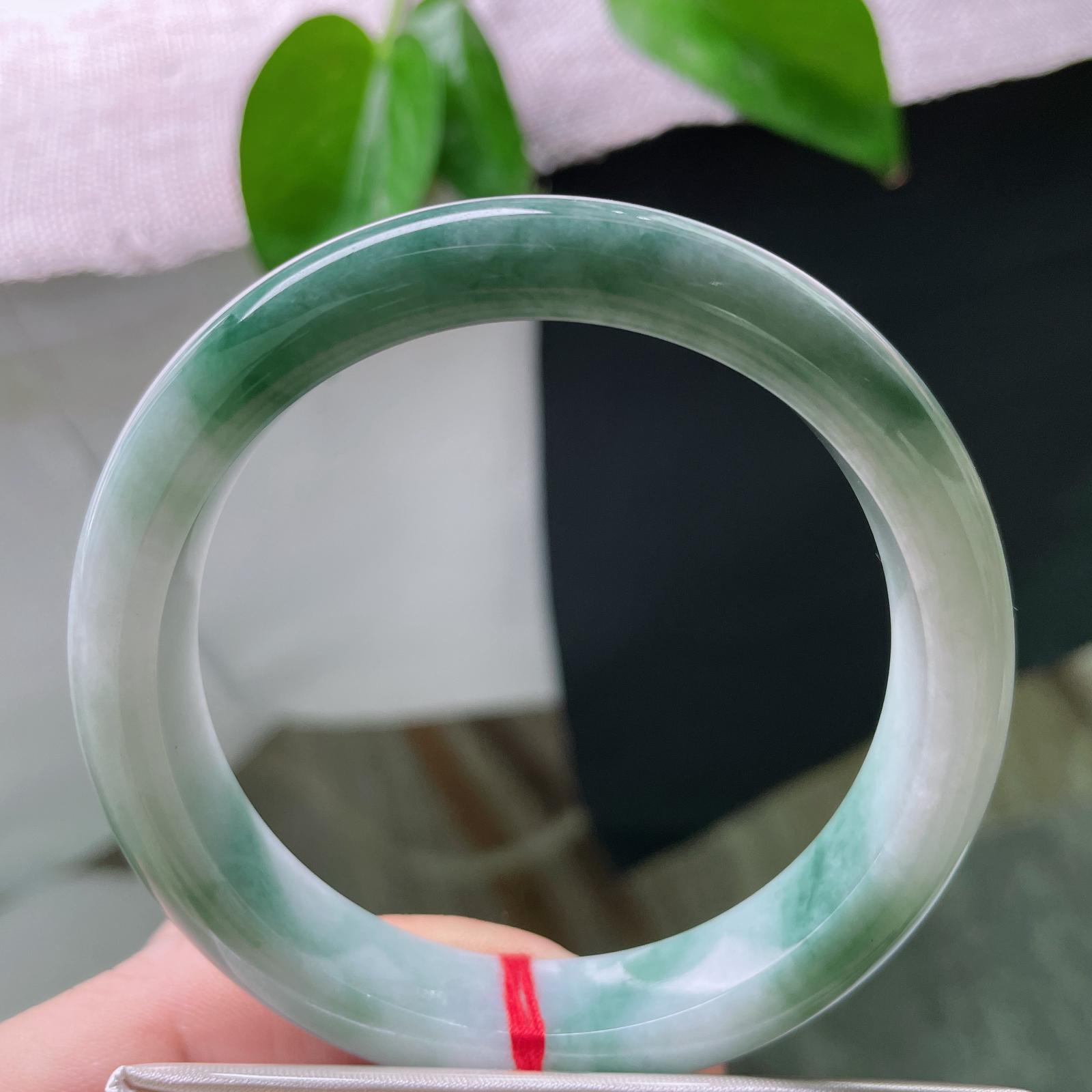 59.4/12.2/8.1，飘花正圈，质地温润细腻，与你相遇在纷飞的花雨里。棉线，ss50781a.