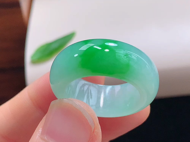 ️ 指环，尺寸18.2-9.1-4.6mm，圈口18，包A附证书