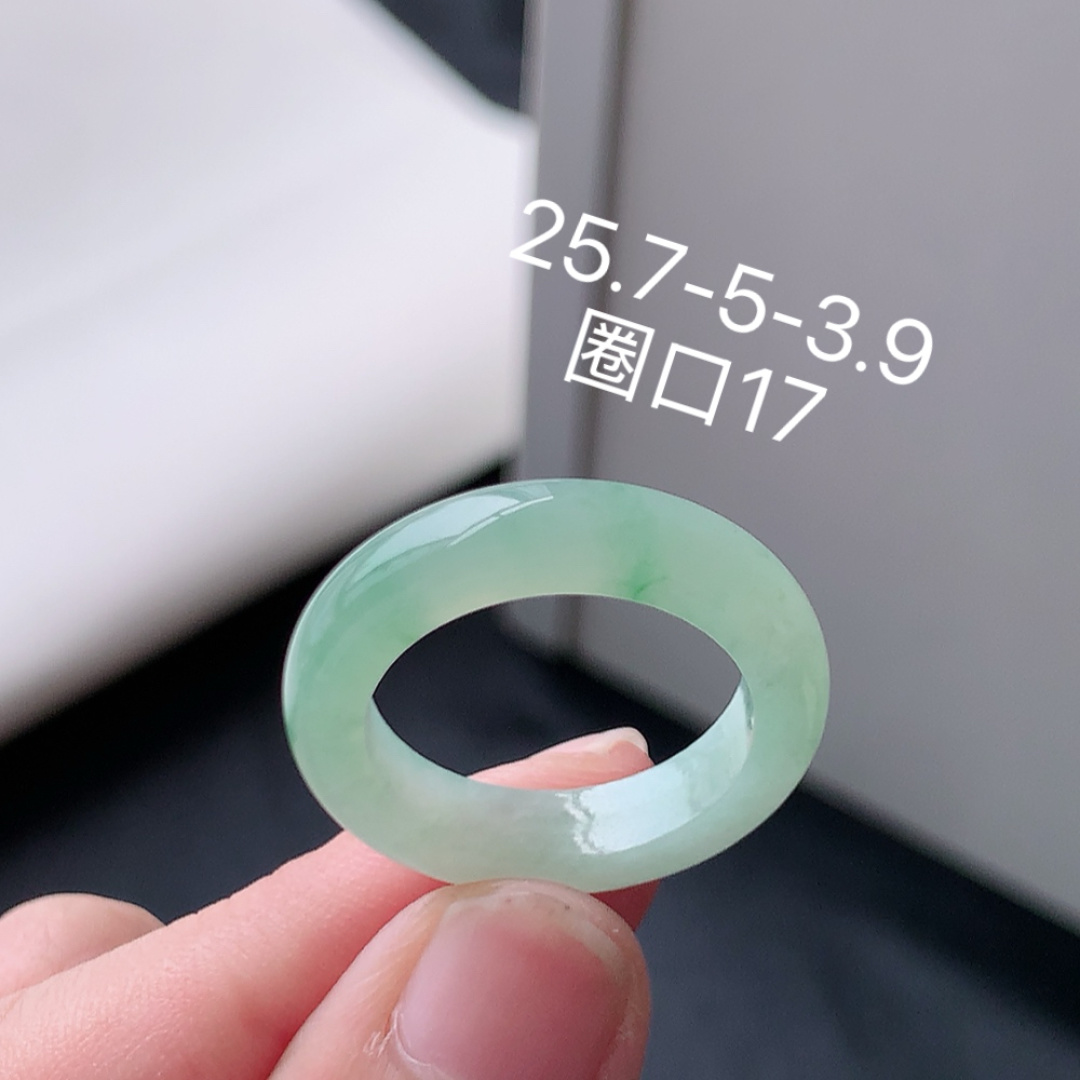 冰飘花戒圈，品相饱满，水润十足，佩戴精致典雅，货号10503，25.7-5-3.9