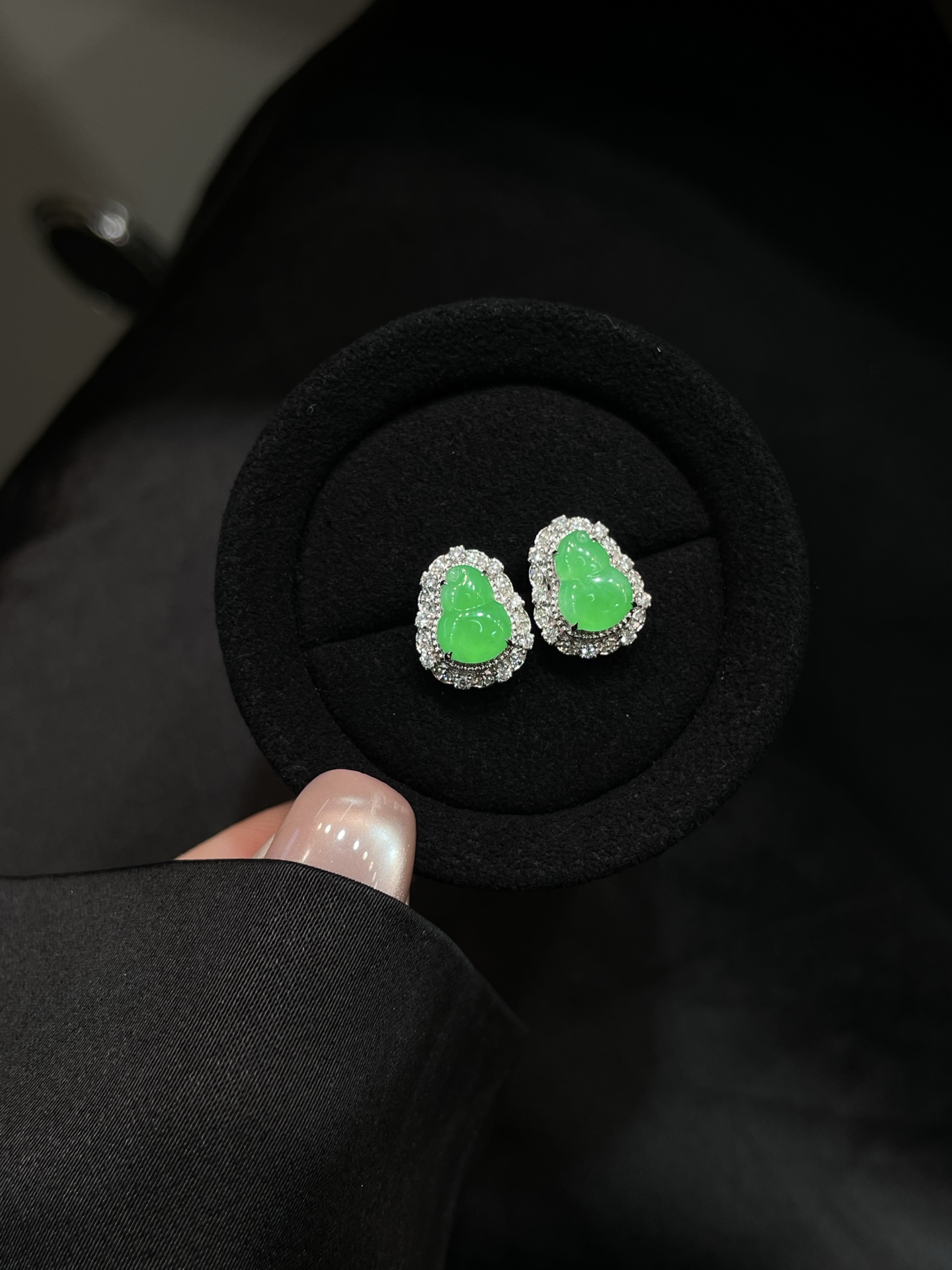 冰种 果阳绿 葫芦耳钉，18k金配钻镶嵌，8.4/6.6