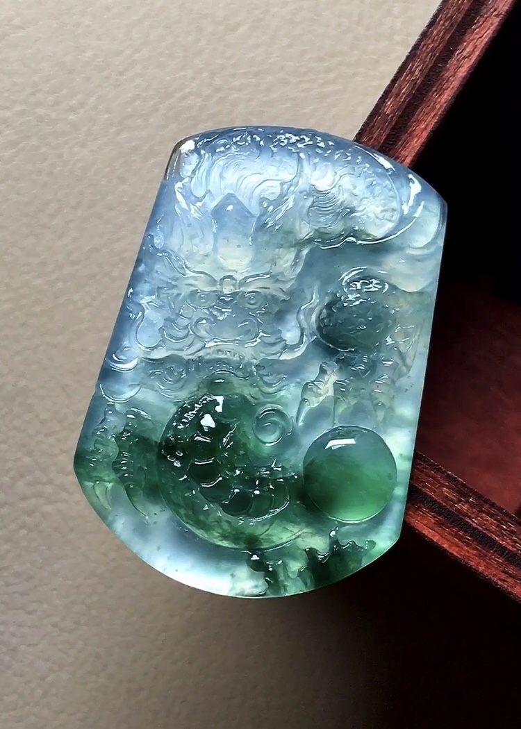 ️ 玻璃种绿花龙牌 飘花青翠漂亮，工艺精湛霸气十足，无裂尺寸31.2*21.3*3.6