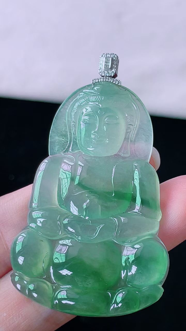 【翡翠名称】18K金镶冰飘花观音吊坠
【翡翠尺寸】裸石52.5/35.3/4.7mm
【翡翠描述】宝
