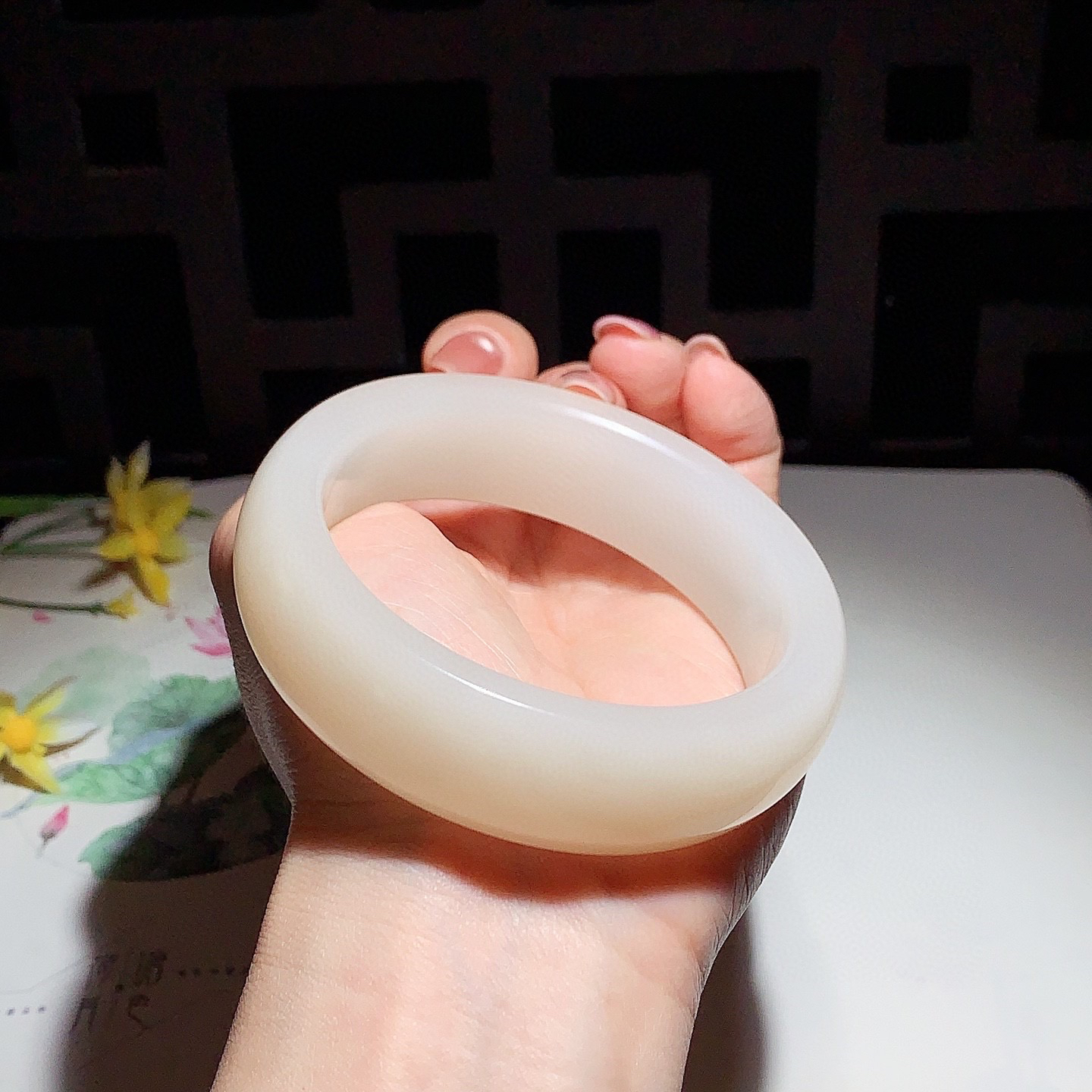 和田玉60圈口藕粉色宽版手镯！玉质细腻油润 底色纯净 无裂无杂 脂粉好，品质好！