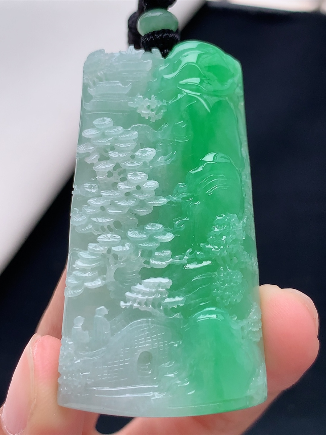 冰飘绿山水牌挂件 翠色明媚，底子细腻，佩戴福气满满 货号22503，57.9/31.6/9.5