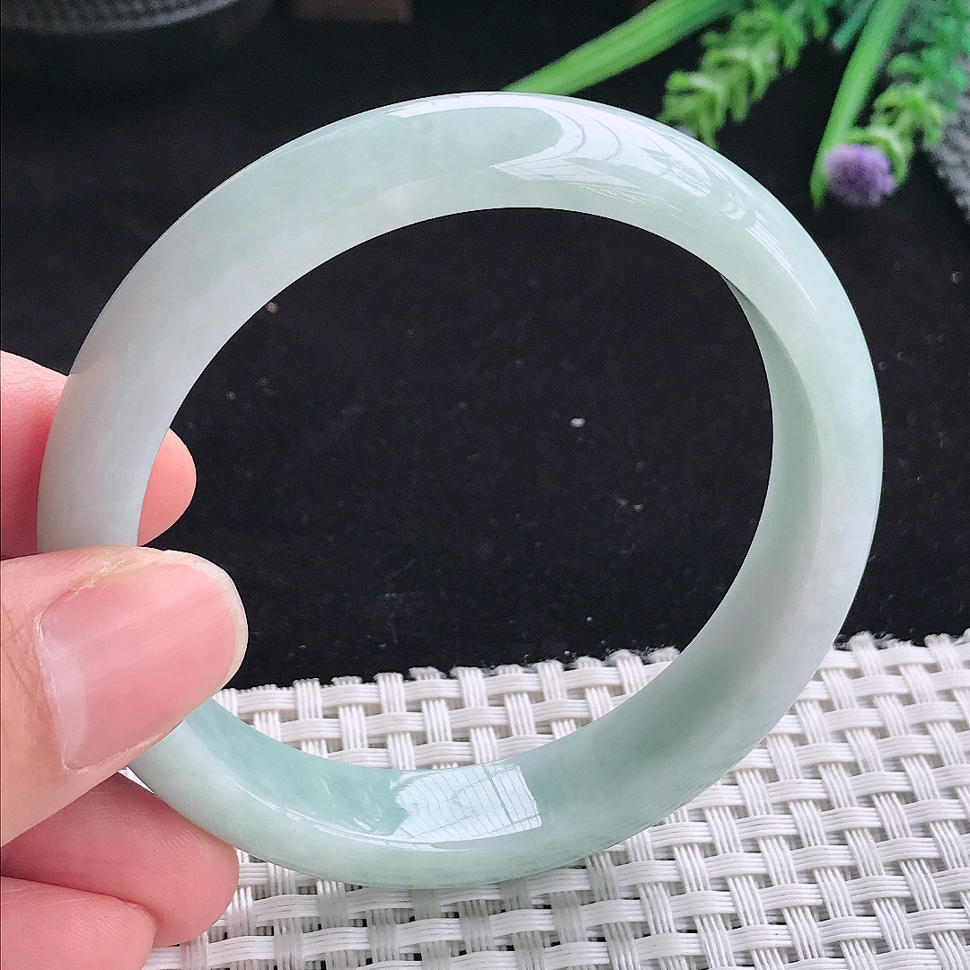 自然光57.5/12.8/7.6老坑秀气温润浅绿色宽边手镯平安镯翡翠玉镯美人镯
