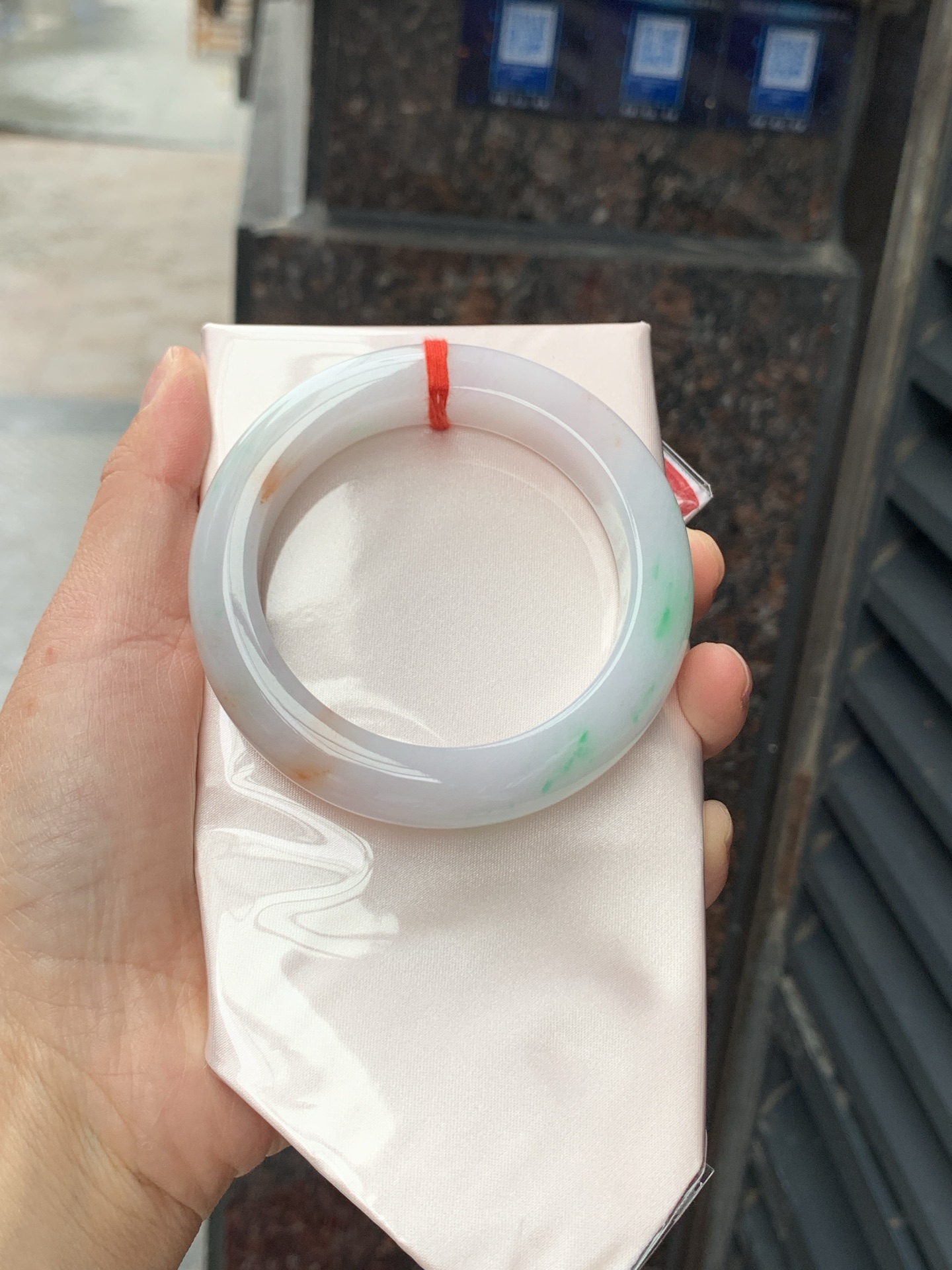 黄加绿正圈，56-13.3-10.6，0505-158-21，打灯有纹，底妆细腻，黄加绿特色