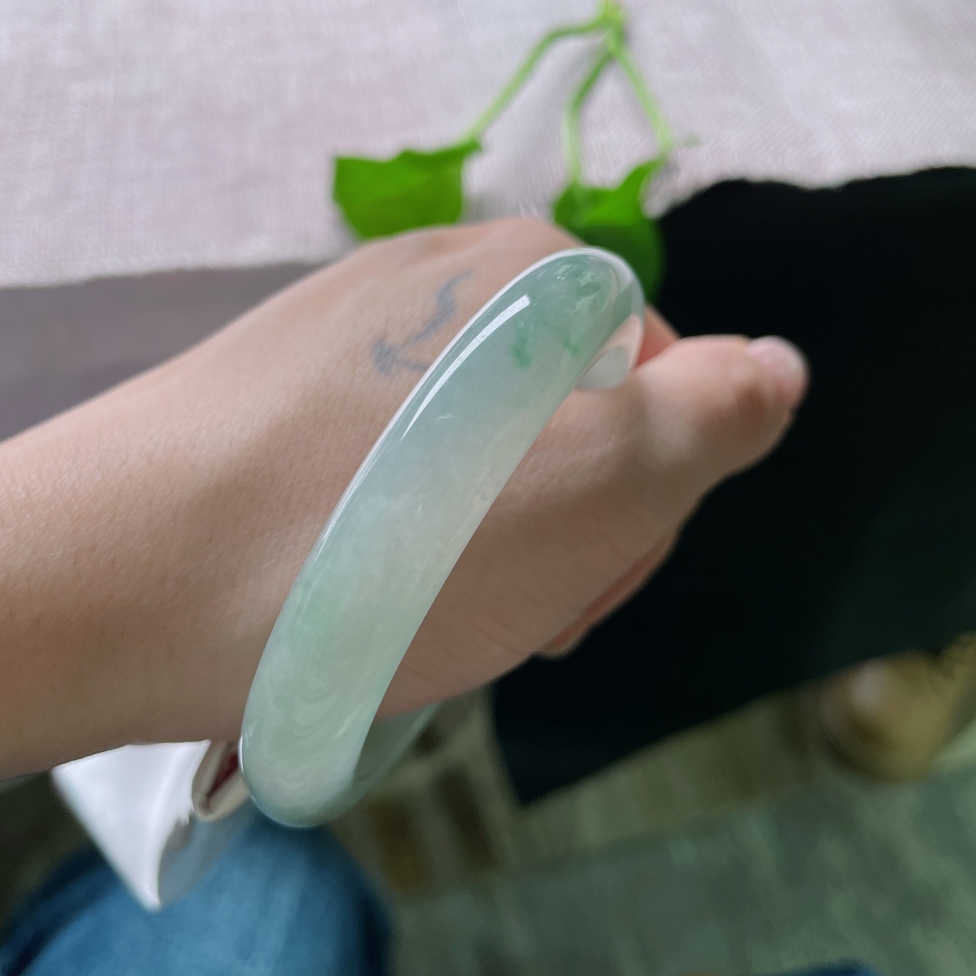 飘花正圈，冰润细腻，种水十足，若隐若现，皮纹，ss55048a