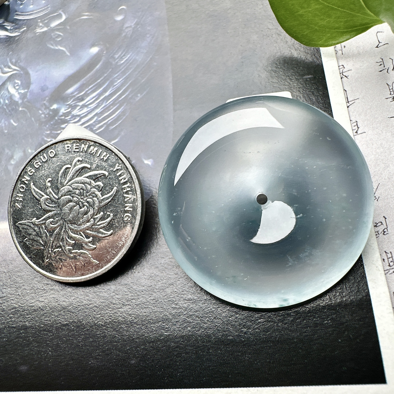 【冰种飘花平安扣】质地非常细腻，冰润十足，种老冰透，收藏品质