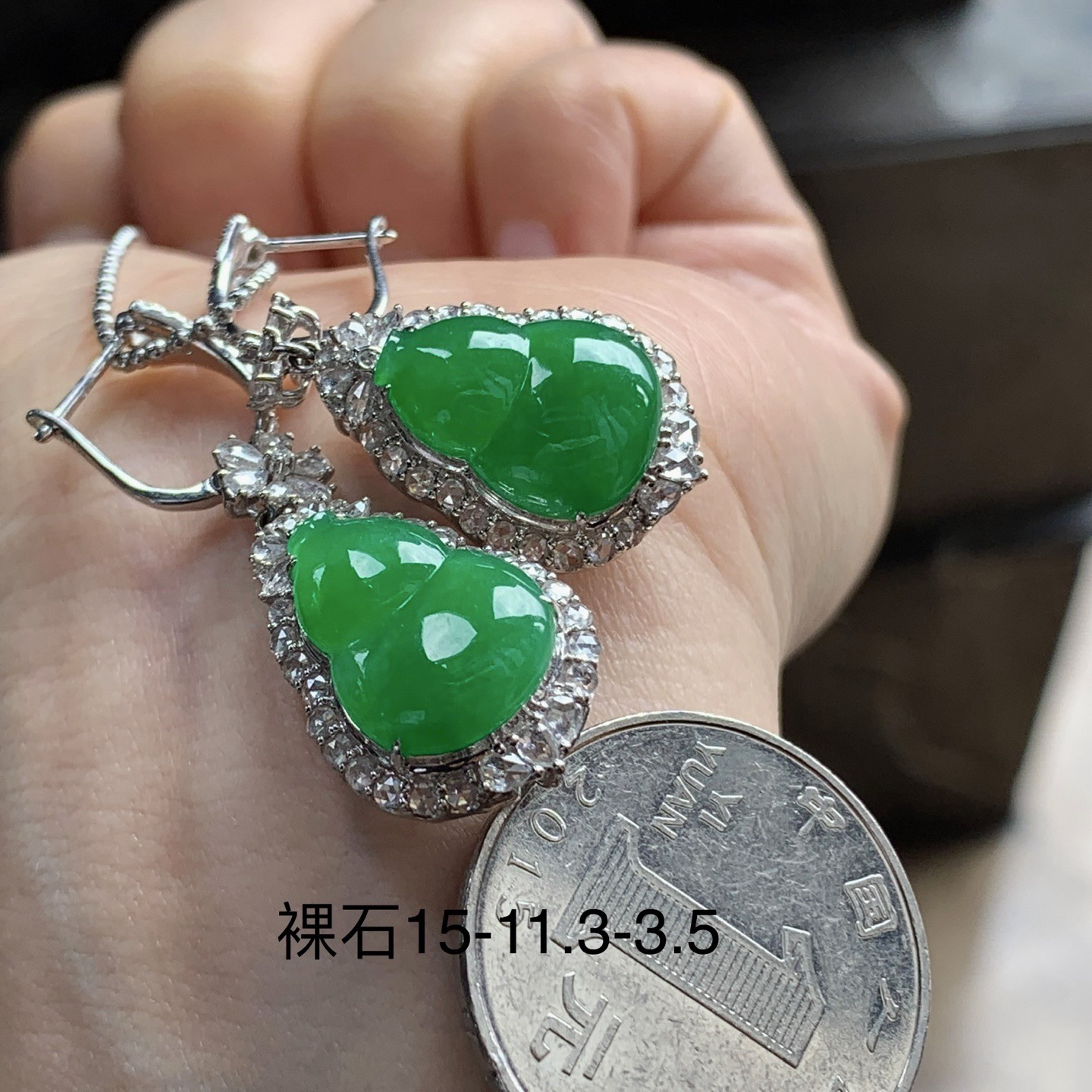 金钻镶嵌辣绿色葫芦耳坠^_^鲜艳浓郁 饱满