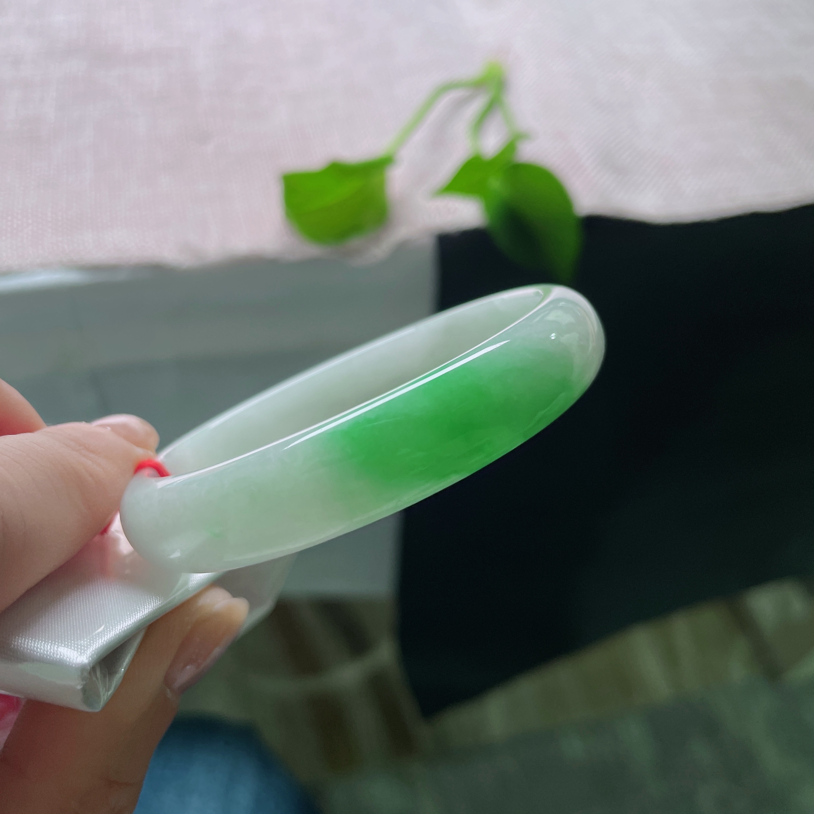 54.9（49）/11.8/6.17，飘绿贵妃，白底青，水润细腻，翠色浓郁，棉线，ss52861a..