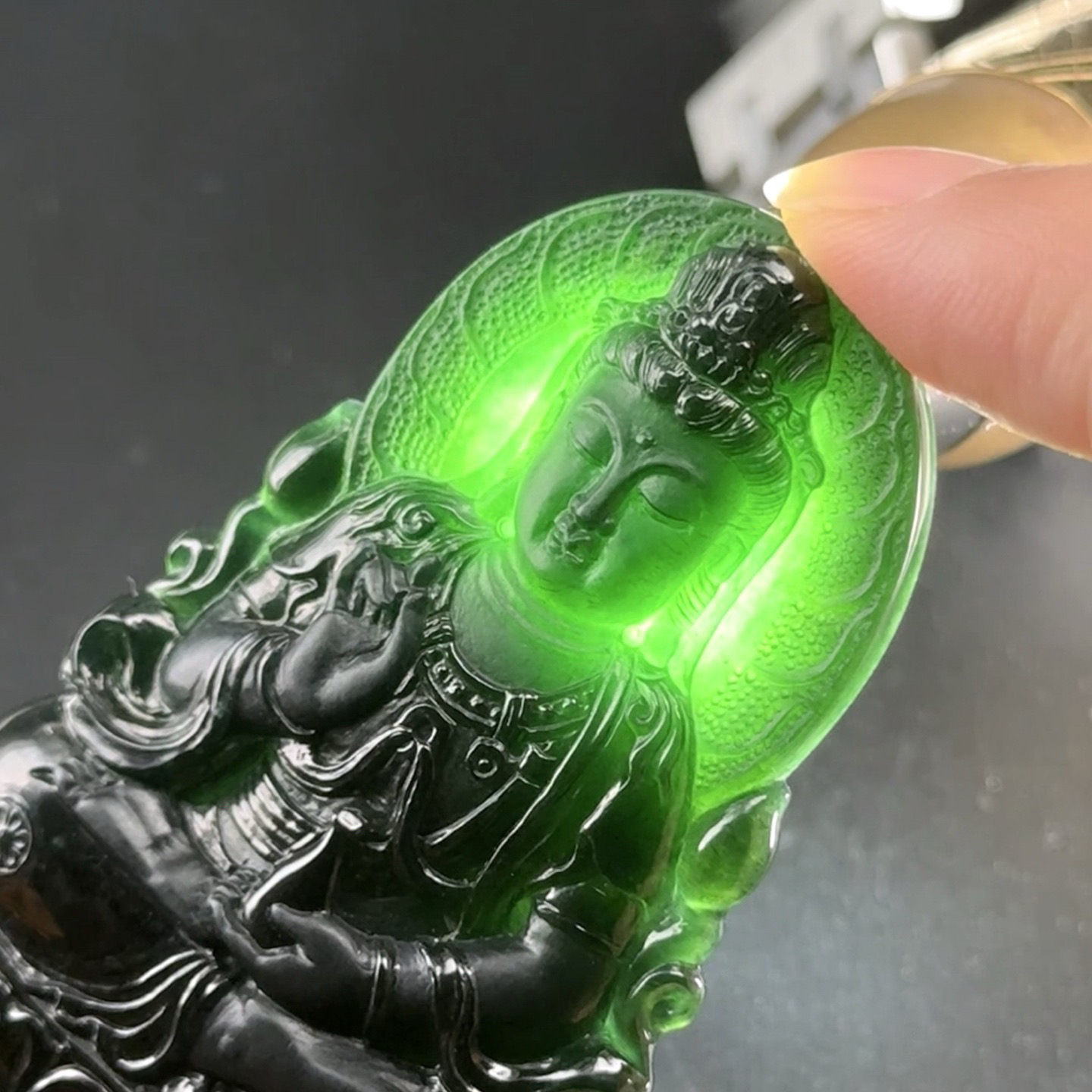 精品墨翠观音挂件 种好色正 黑度极好 打灯通透 油性十足  尺寸61.8
