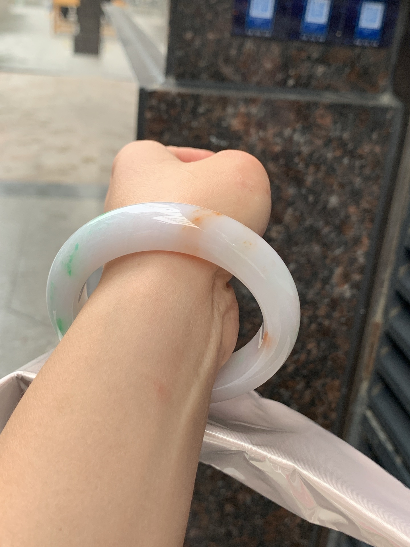 黄加绿正圈，56-13.3-10.6，0505-158-21，打灯有纹，底妆细腻，黄加绿特色