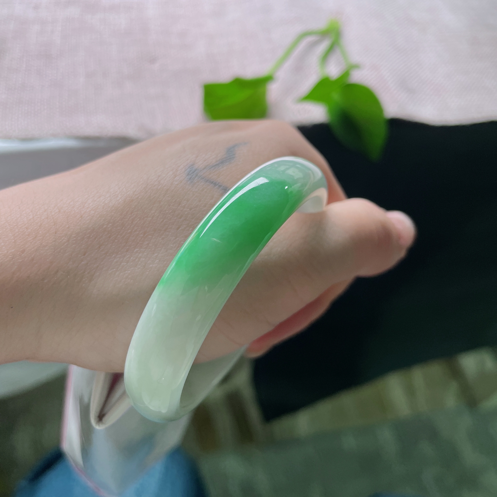 54.9（49）/11.8/6.17，飘绿贵妃，白底青，水润细腻，翠色浓郁，棉线，ss52861a..