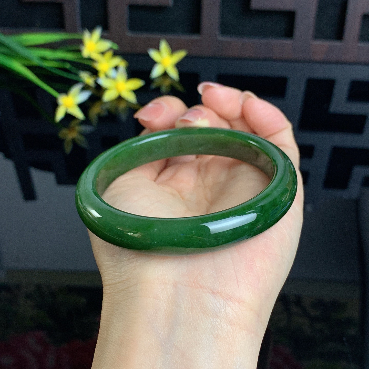 和田玉碧玉62圈菠菜绿碧玉手镯！玉质细腻油润 底色纯净 无纹裂 脂粉好，品质高。