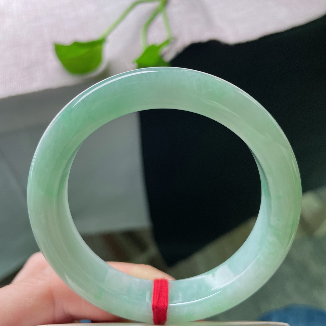 54.7/12.5/9，绿底正圈，色泽治愈，佩戴温柔甜美，落落大方，皮纹，ss52481a