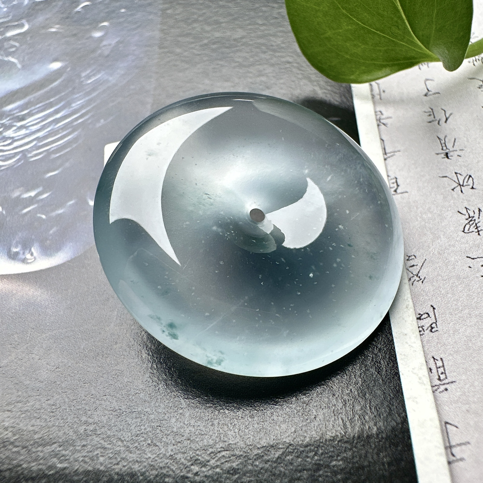 【冰种飘花平安扣】质地非常细腻，冰润十足，种老冰透，收藏品质