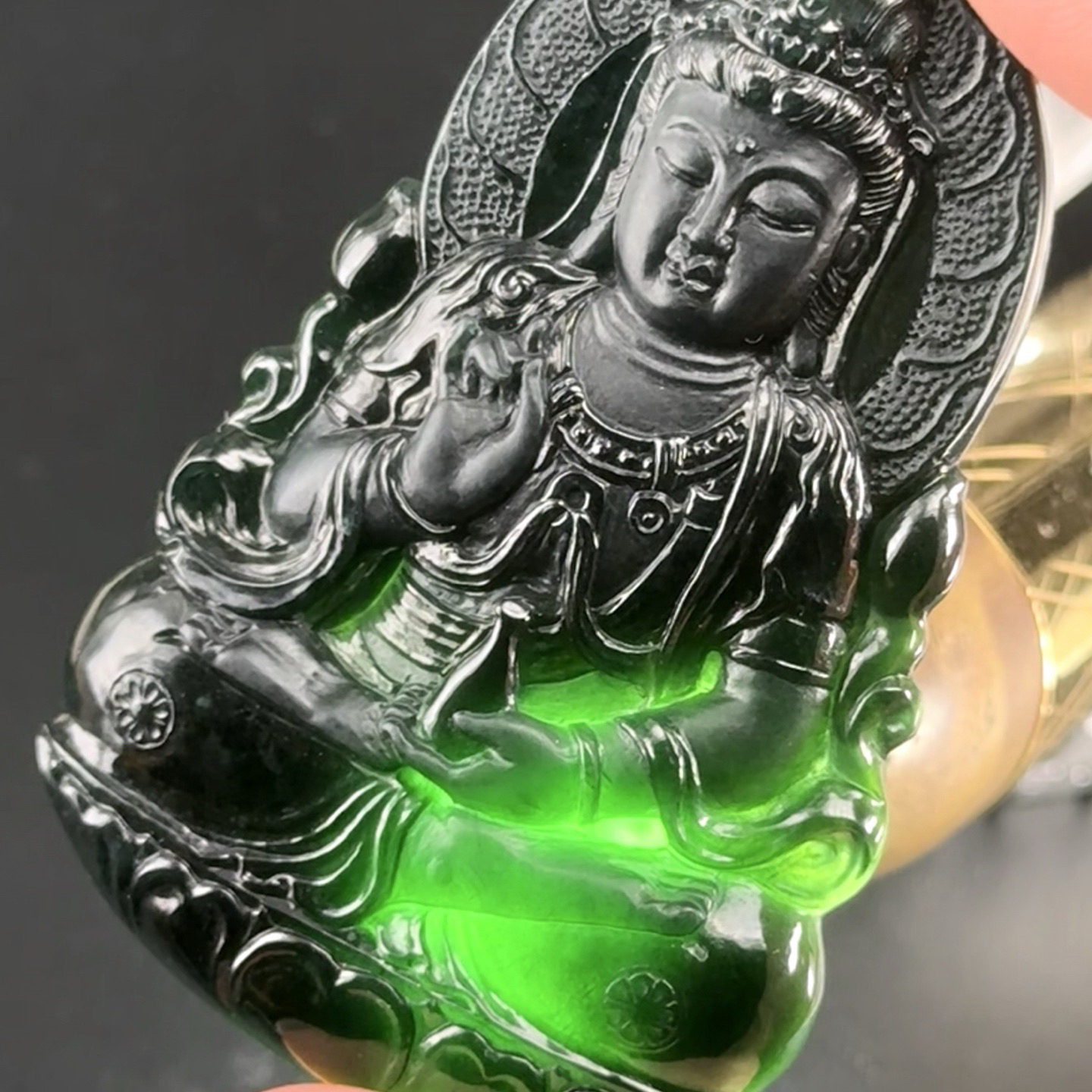 精品墨翠观音挂件 种好色正 黑度极好 打灯通透 油性十足  尺寸61.8
