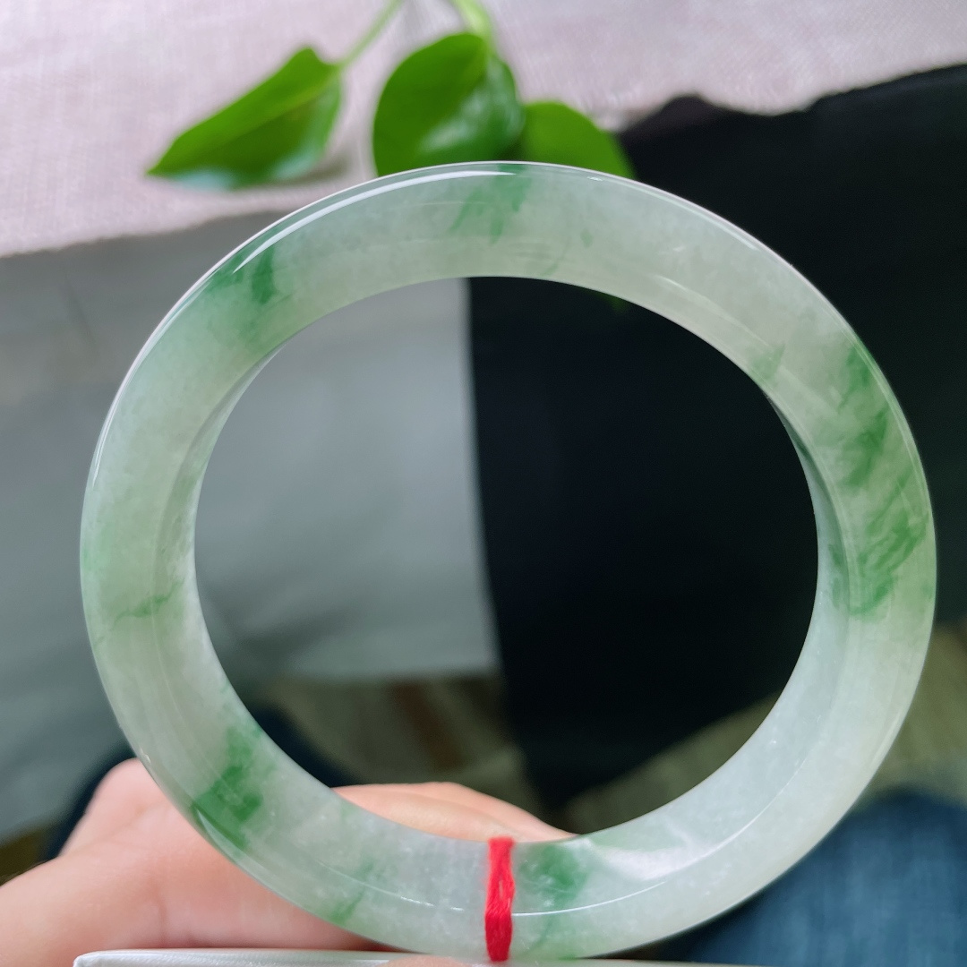 59.7/12.3/8.5，飘绿正圈，清透泛光，是蛰伏的春天，终于找到裂缝，探出了头。无裂，ss50