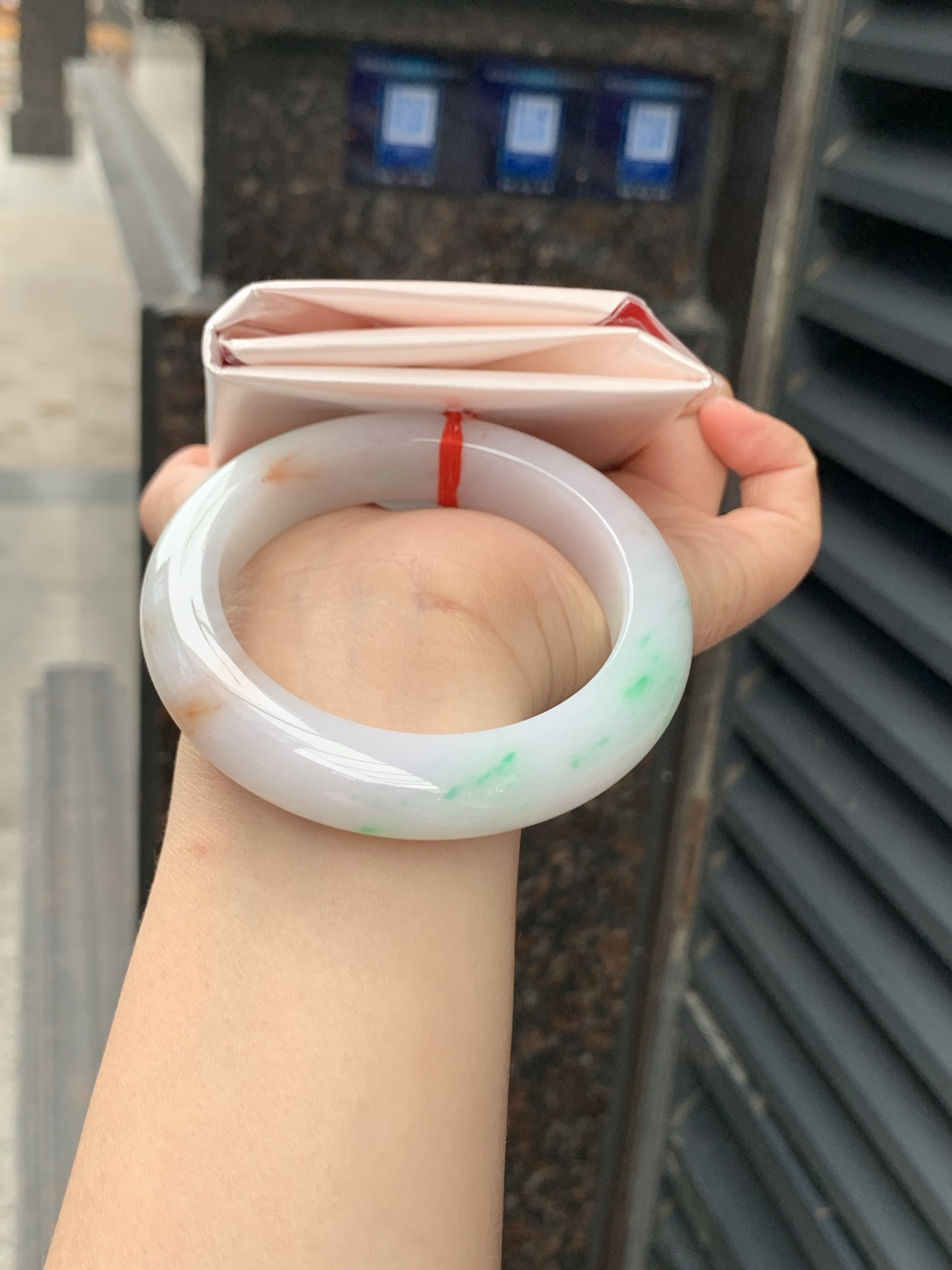 黄加绿正圈，56-13.3-10.6，0505-158-21，打灯有纹，底妆细腻，黄加绿特色