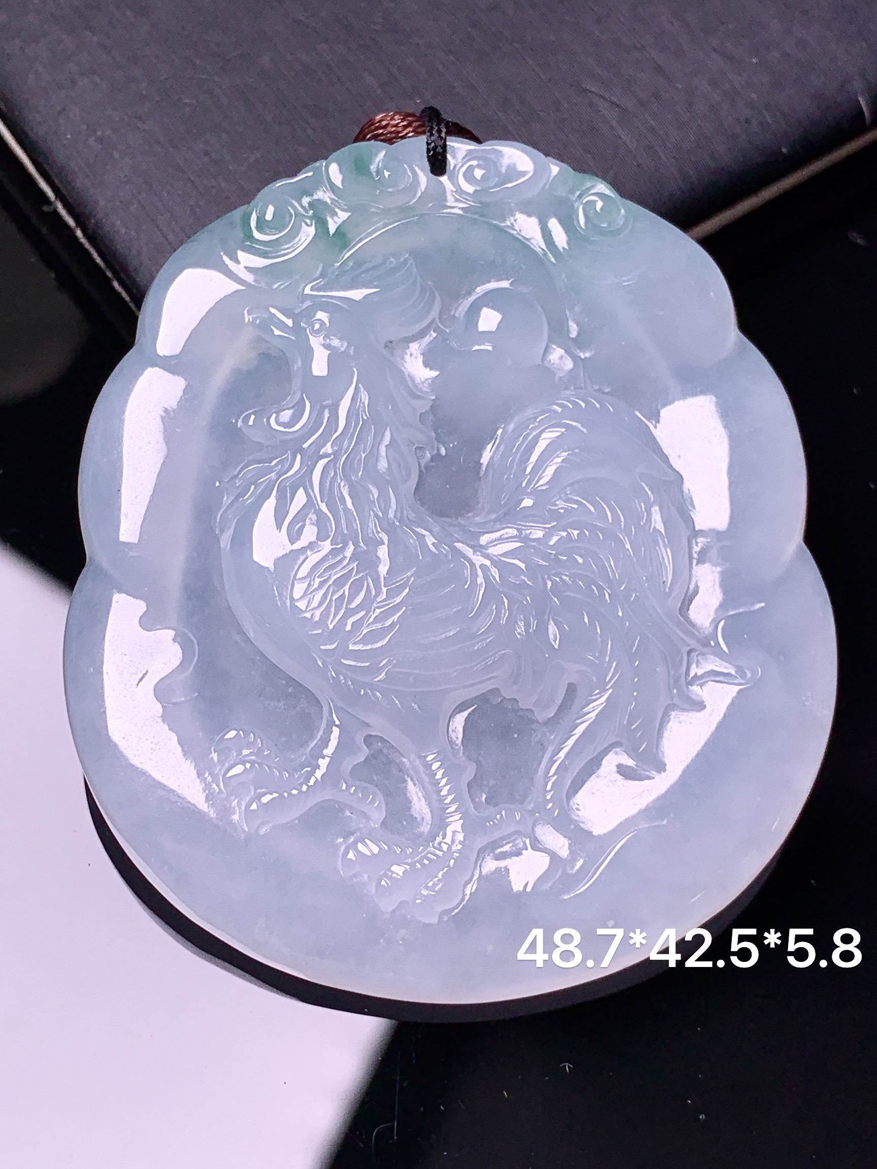 冰种生肖鸡吊坠 玉质细腻 色泽艳丽清新 水润亮眼 整体尺寸48.7*42.5*5.8 b2