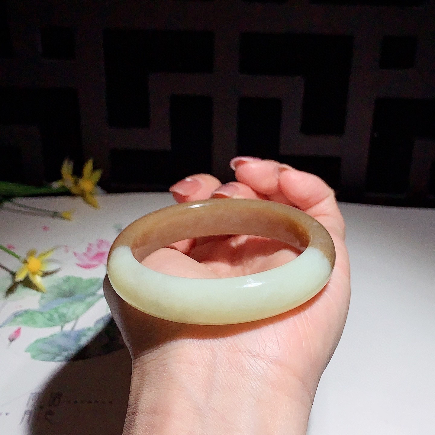 和田玉56圈口且末糖手镯！玉质细腻油润 底色纯净 无纹裂 脂粉好，品质好！