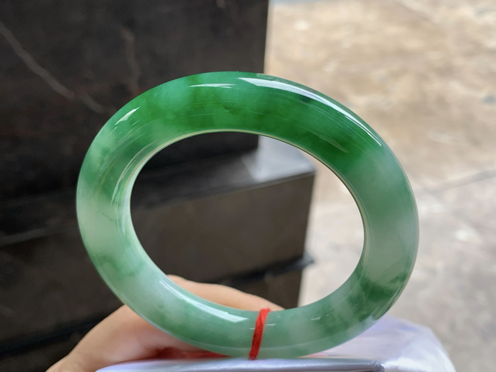 57.5-12.2

辣绿色圆条手镯^_^颜色鲜艳