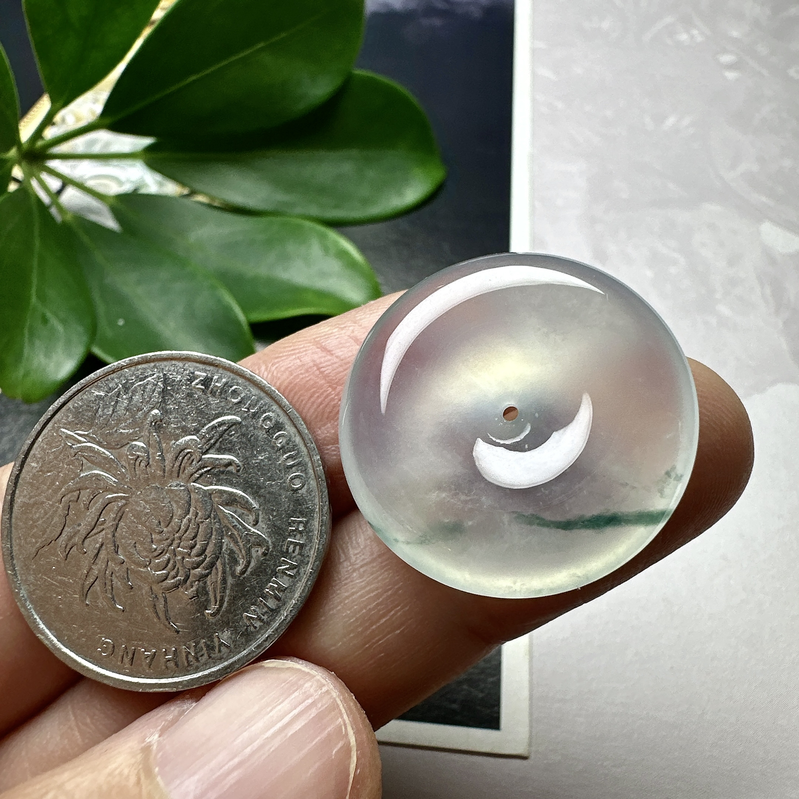 【冰种飘花平安扣】质地非常细腻，冰润十足，种老冰透，花色灵动，收藏品质